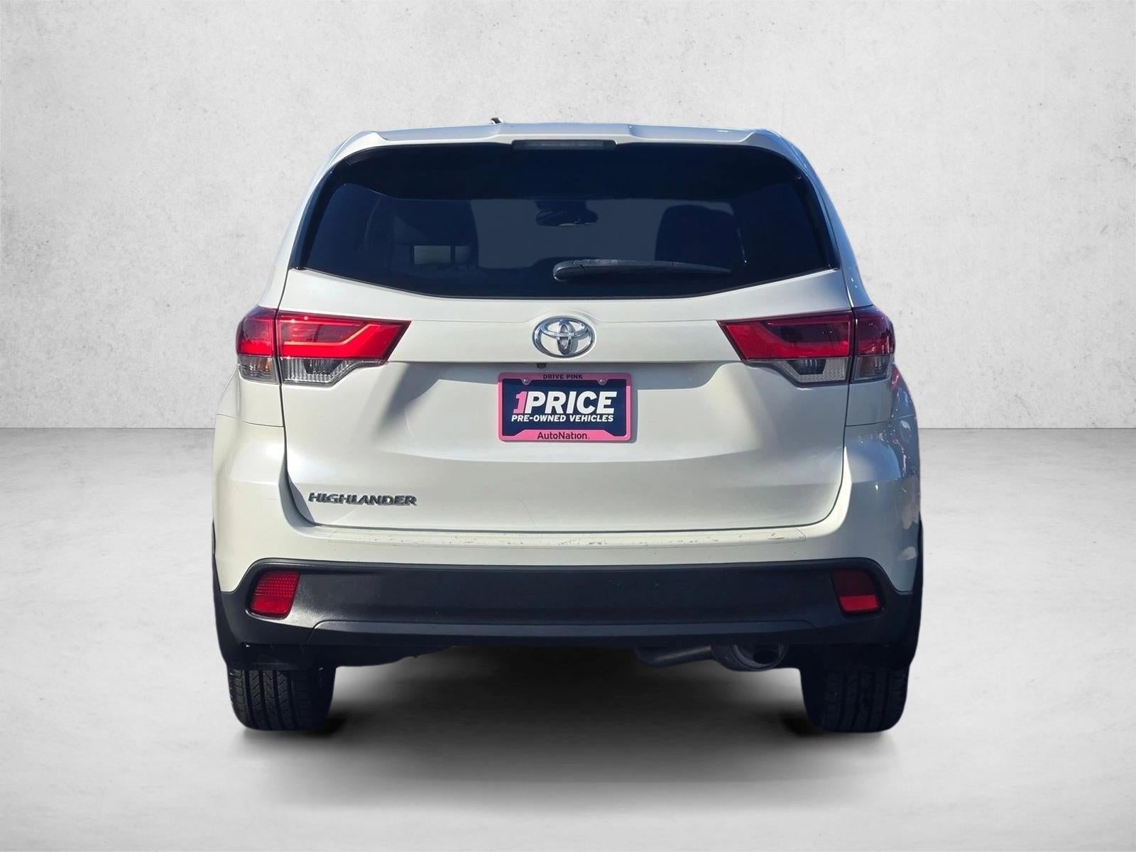 2019 Toyota Highlander LE I4 FWD (Natl)