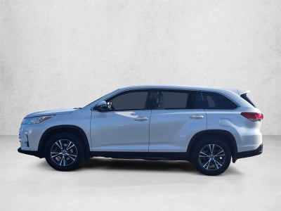 2019 Toyota Highlander LE I4 FWD (Natl)