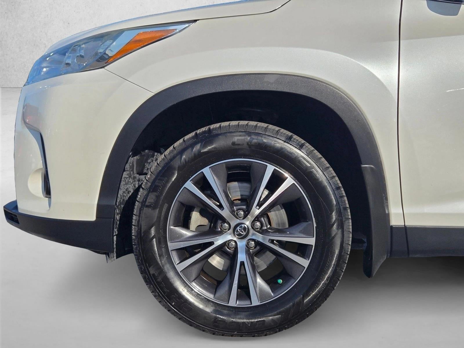 2019 Toyota Highlander LE I4 FWD (Natl)