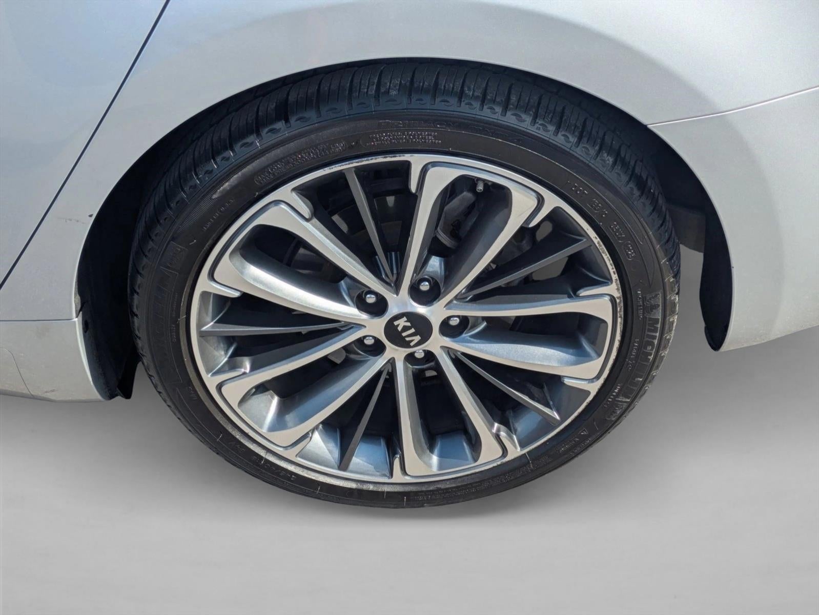 2017 Kia Cadenza Technology Sedan