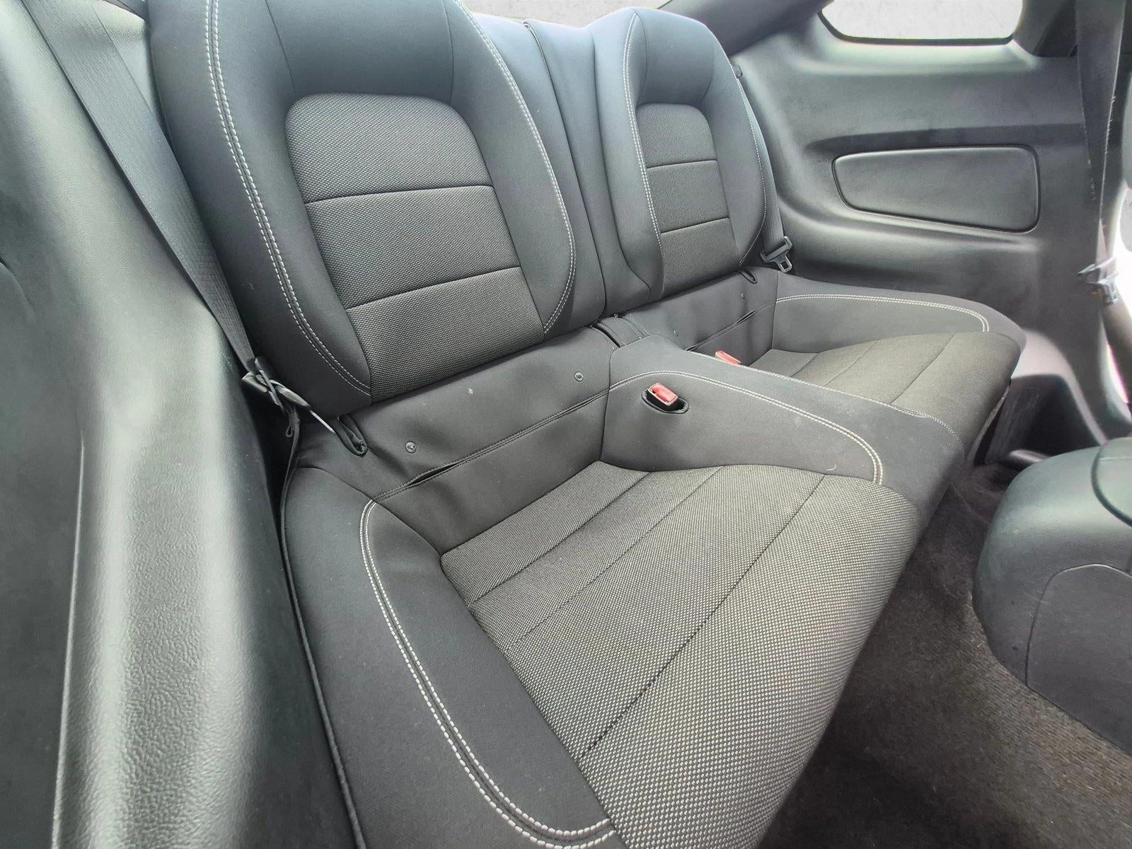 2016 Ford Mustang 2dr Fastback V6
