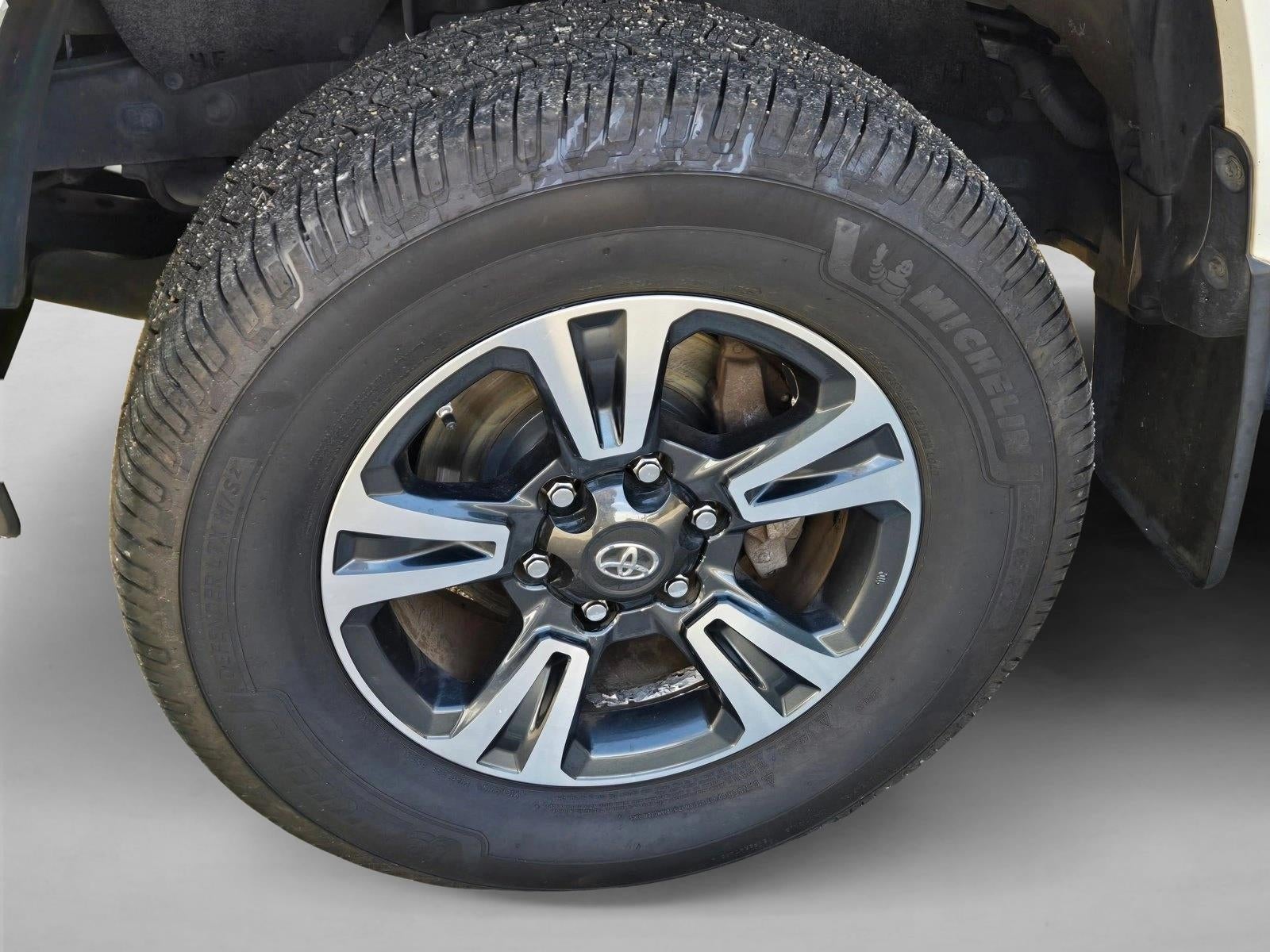 2017 Toyota Tacoma TRD Sport Double Cab 5' Bed V6 4x2 AT (Natl)