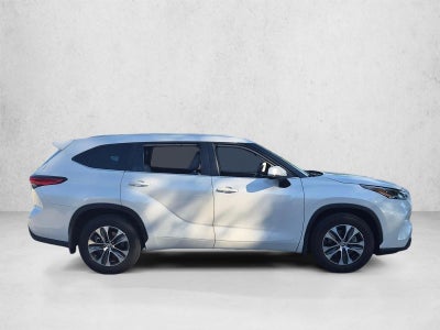 2023 Toyota Highlander XLE FWD (Natl)