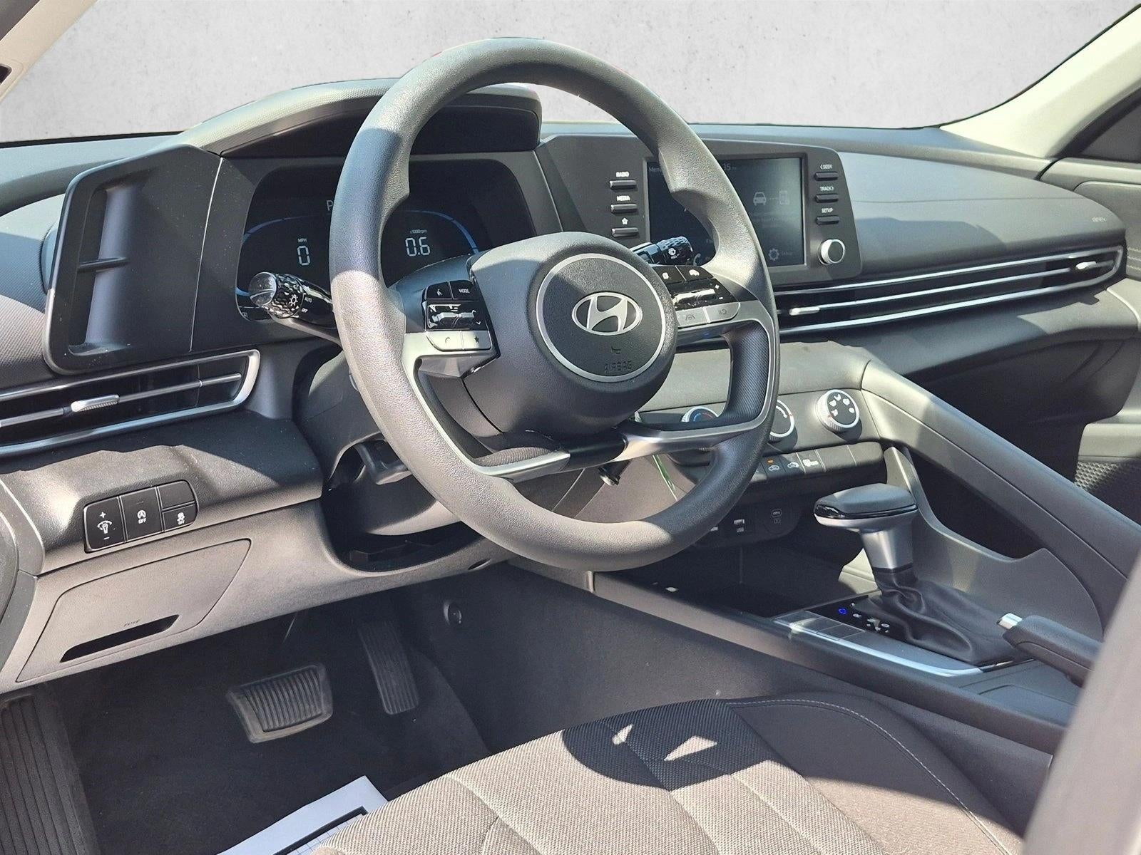 2025 Hyundai ELANTRA SE IVT