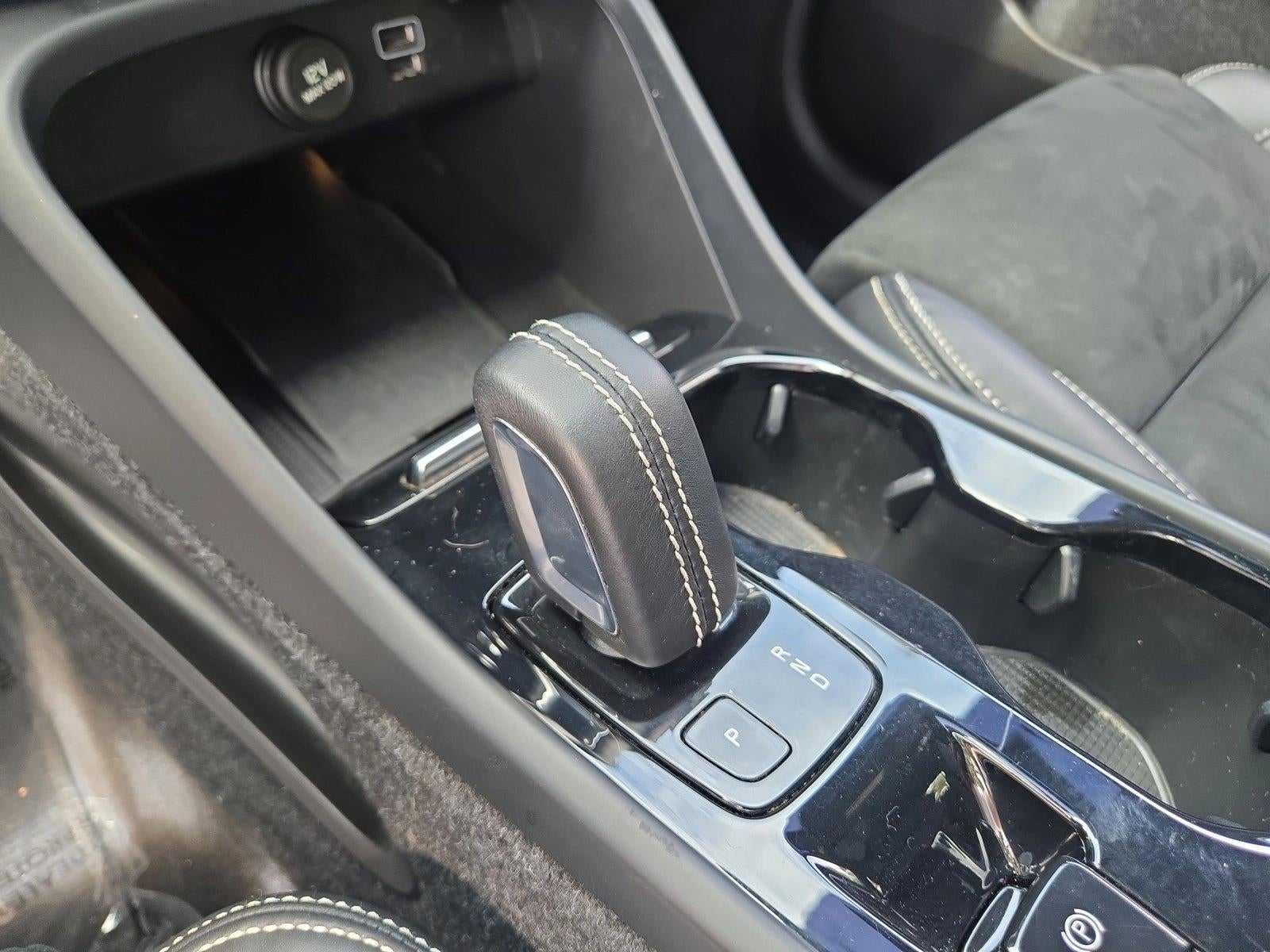 2022 Volvo XC40 T5 AWD R-Design