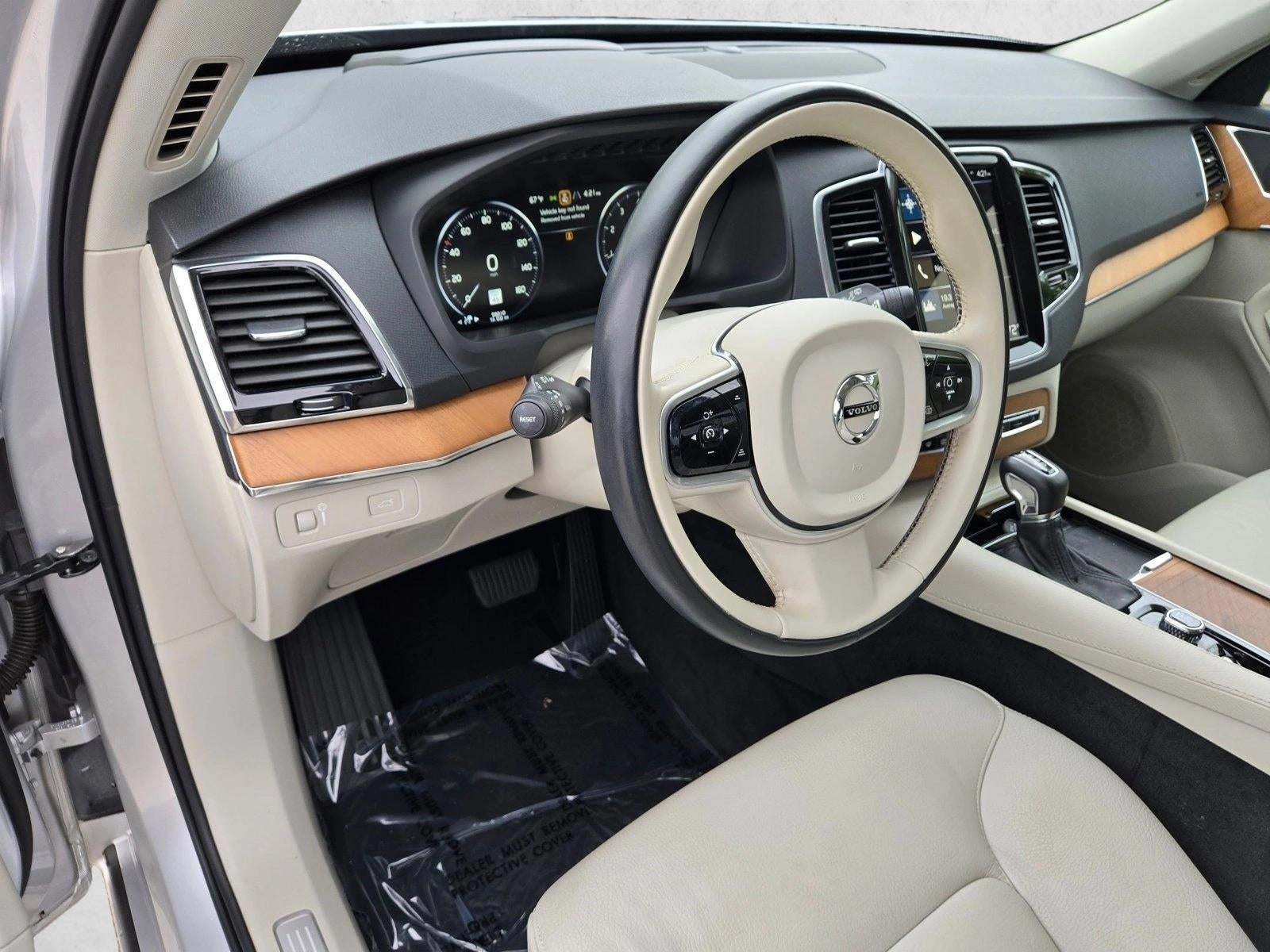 2021 Volvo XC90 T6 AWD Momentum 7P