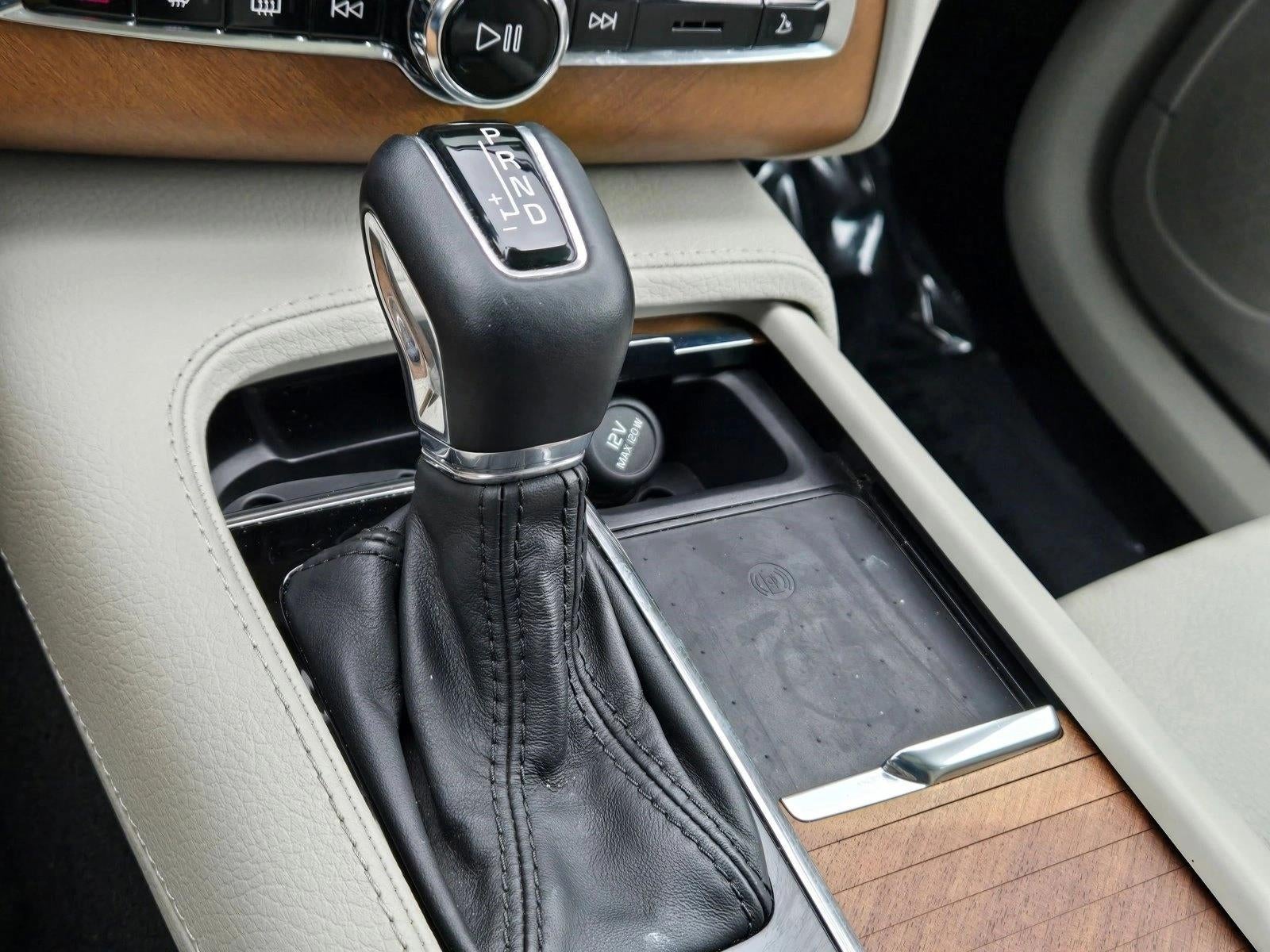 2021 Volvo XC90 T6 AWD Momentum 7P