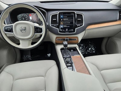 2021 Volvo XC90 T6 AWD Momentum 7P