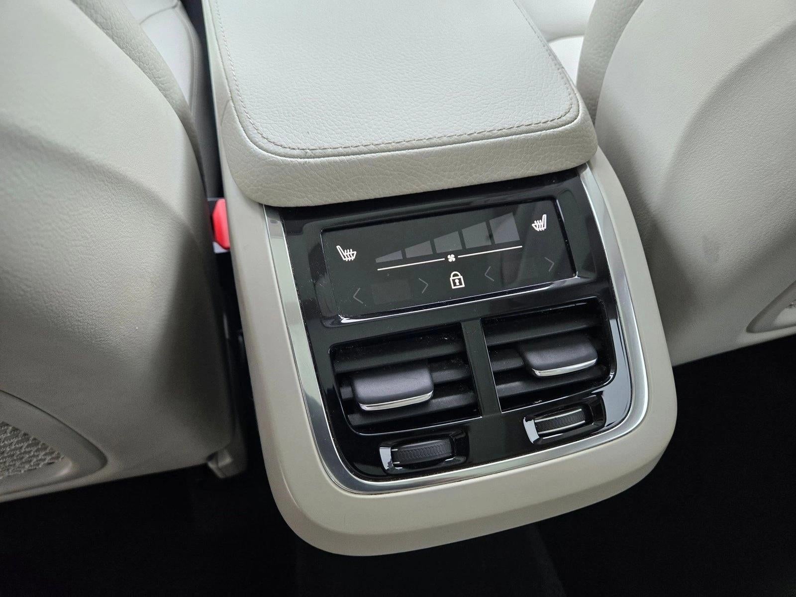 2021 Volvo XC90 T6 AWD Momentum 7P