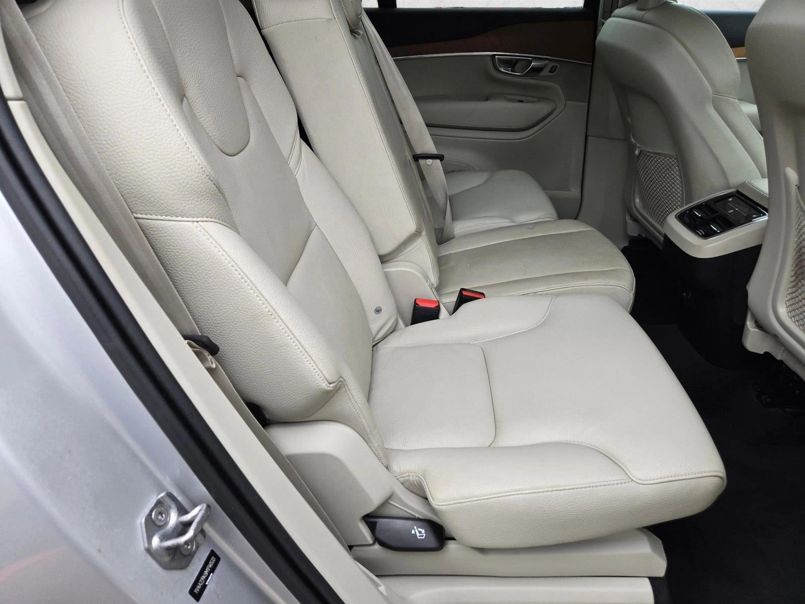 2021 Volvo XC90 T6 AWD Momentum 7P