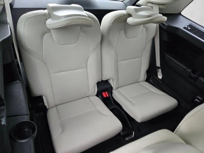 2021 Volvo XC90 T6 AWD Momentum 7P