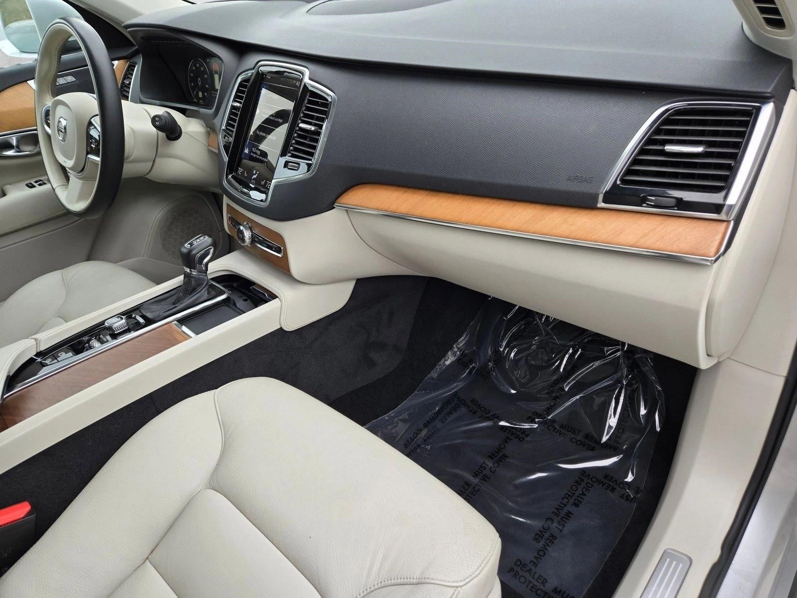 2021 Volvo XC90 T6 AWD Momentum 7P