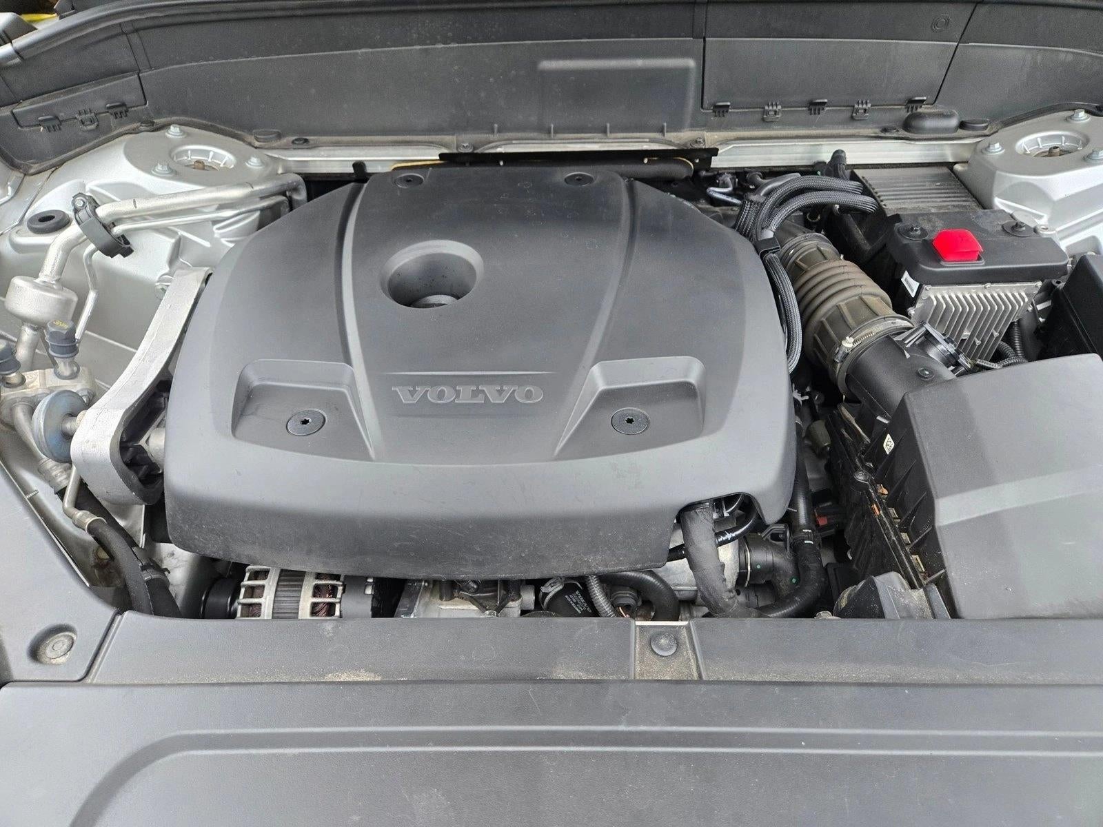 2021 Volvo XC90 T6 AWD Momentum 7P