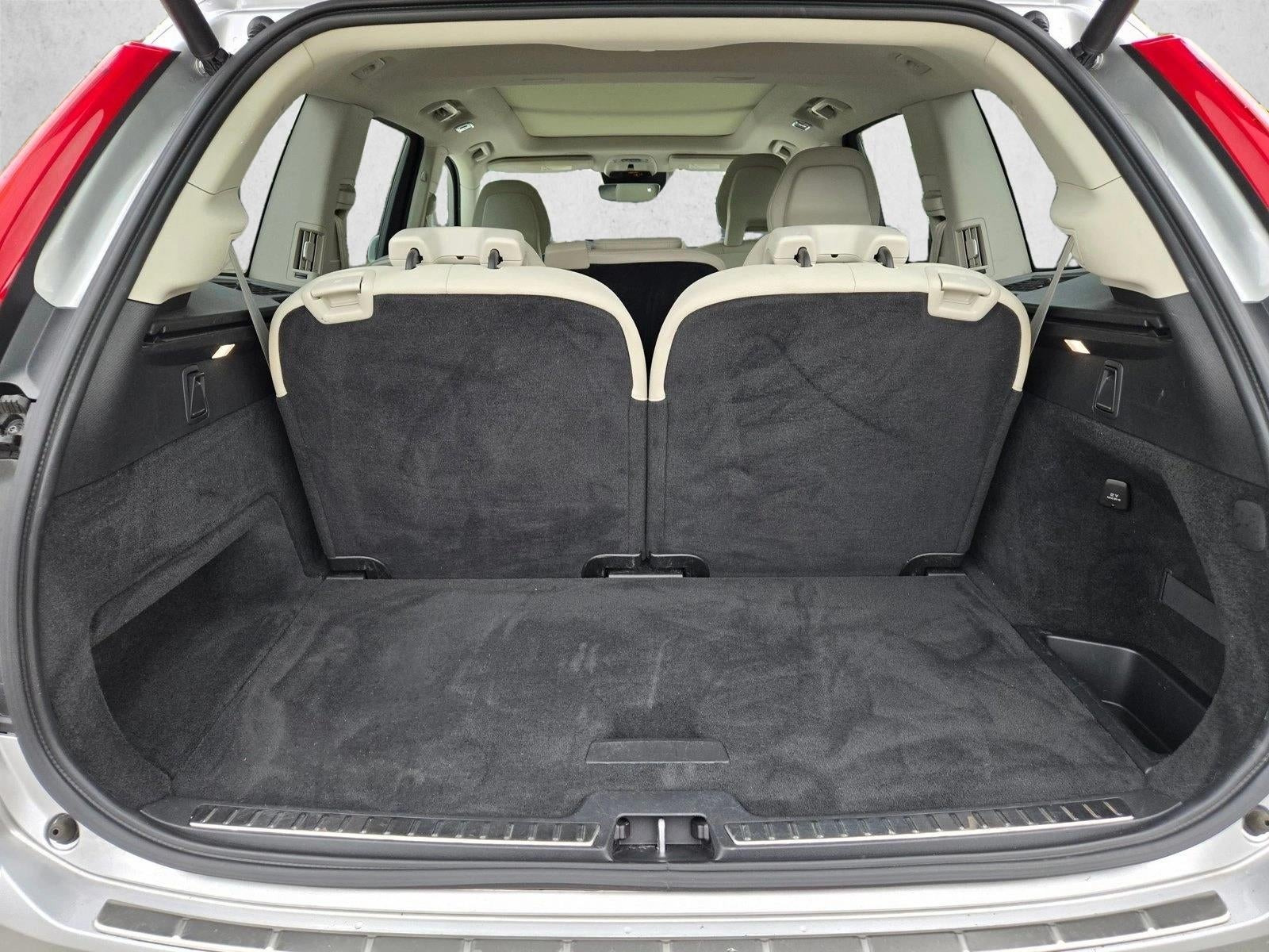 2021 Volvo XC90 T6 AWD Momentum 7P