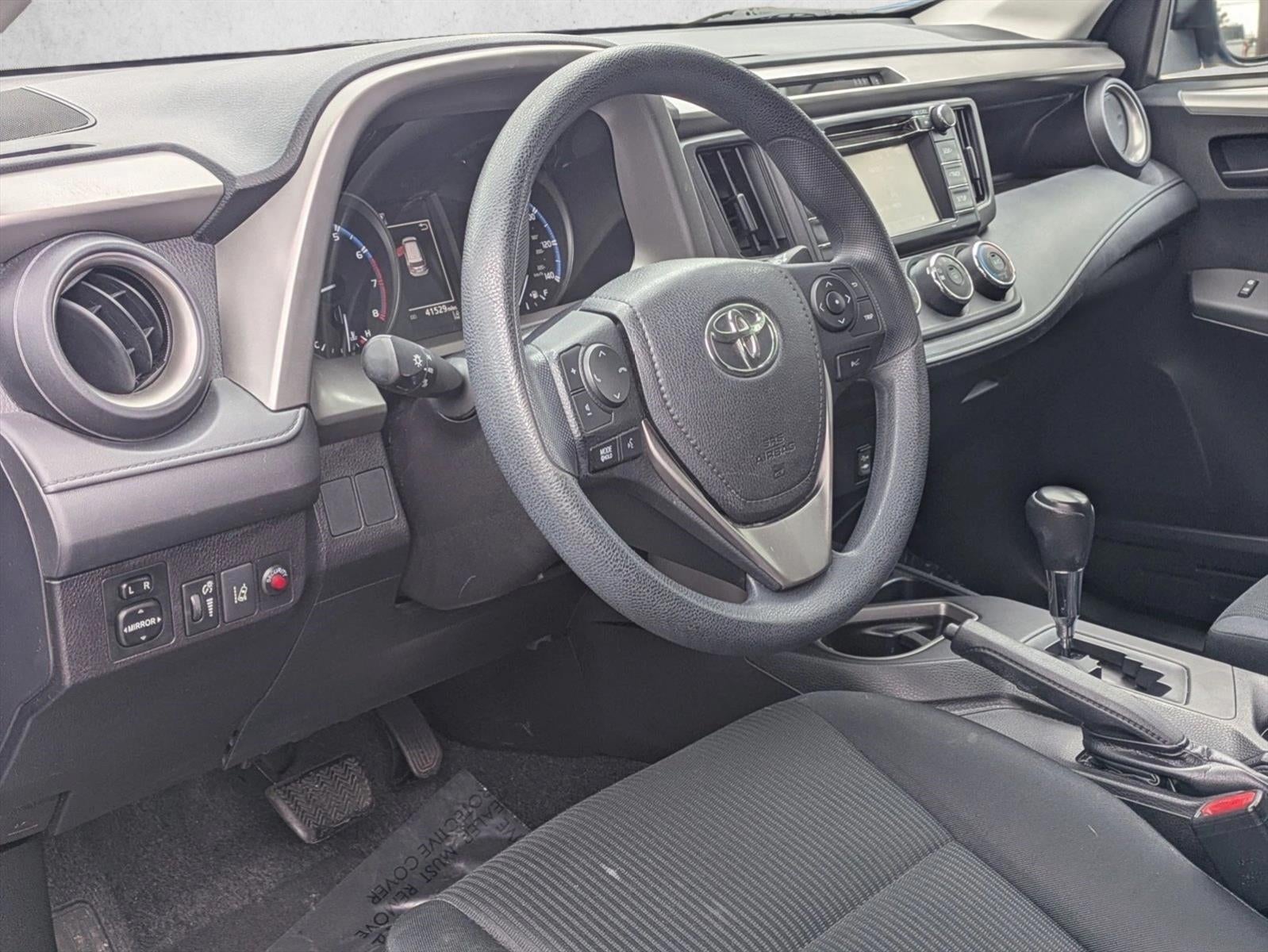 2017 Toyota RAV4 LE FWD (GS)