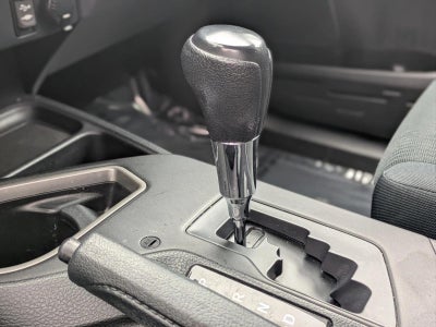 2017 Toyota RAV4 LE FWD (GS)