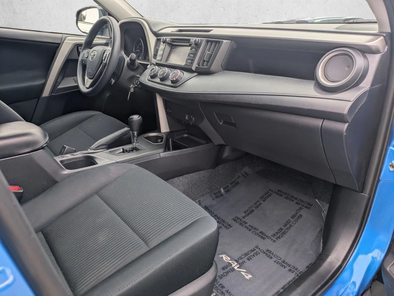 2017 Toyota RAV4 LE FWD (GS)