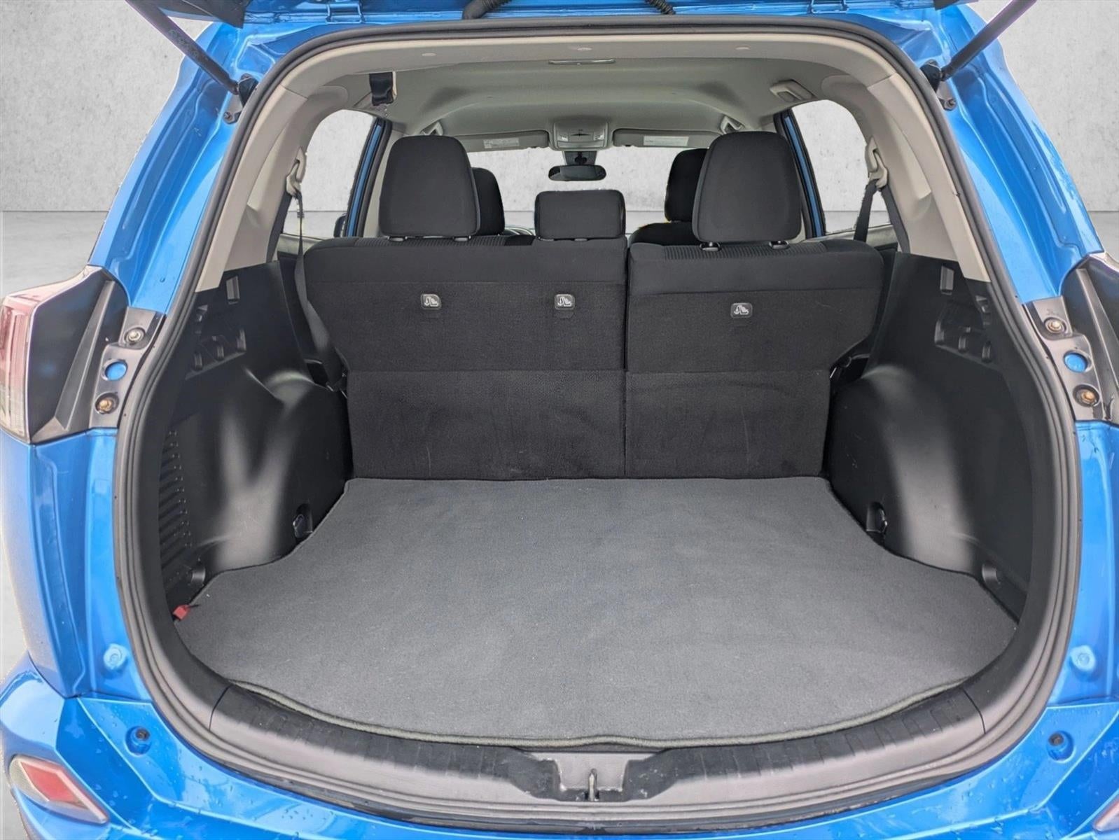 2017 Toyota RAV4 LE FWD (GS)