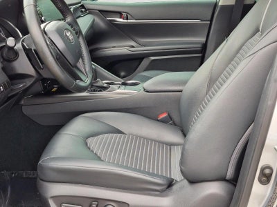 2022 Toyota Camry SE Auto (SE)