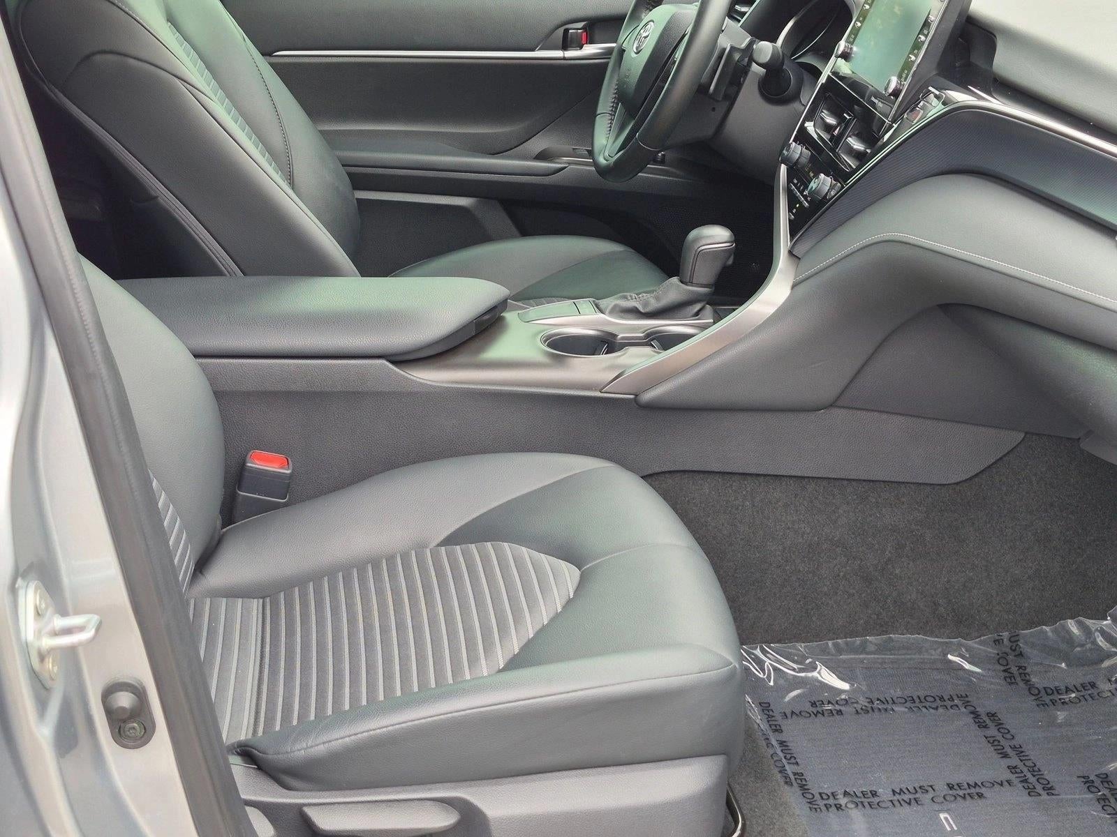 2022 Toyota Camry SE Auto (SE)