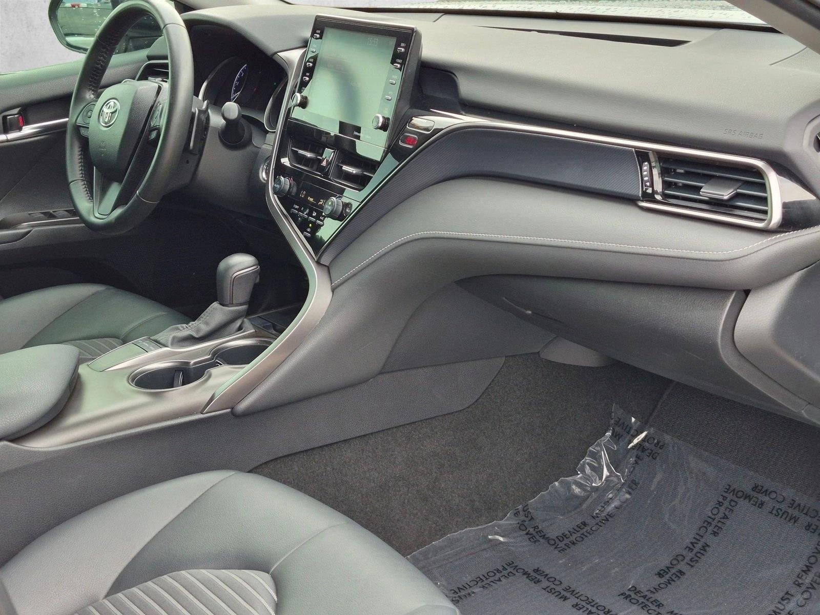 2022 Toyota Camry SE Auto (SE)