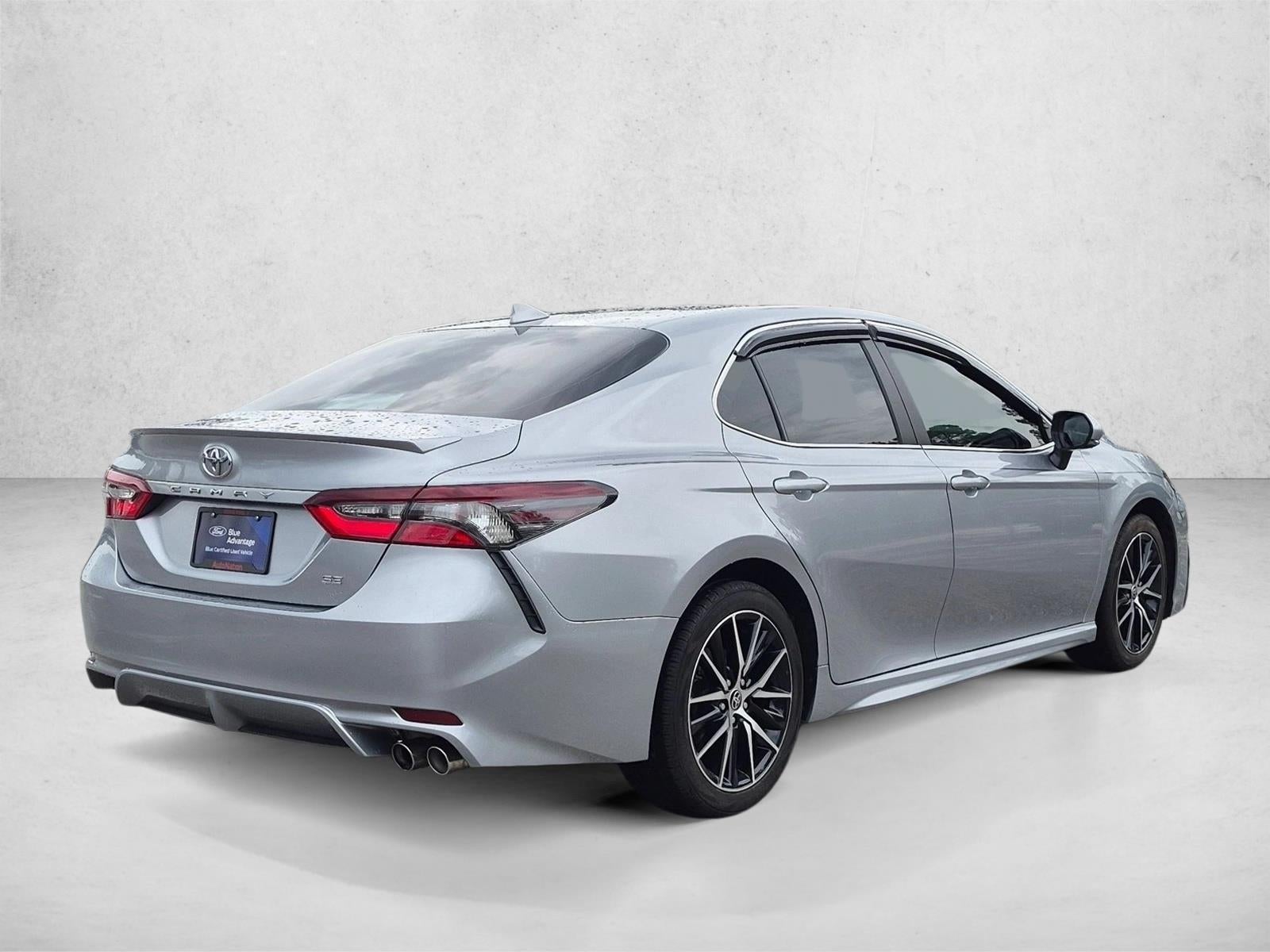 2022 Toyota Camry SE Auto (SE)