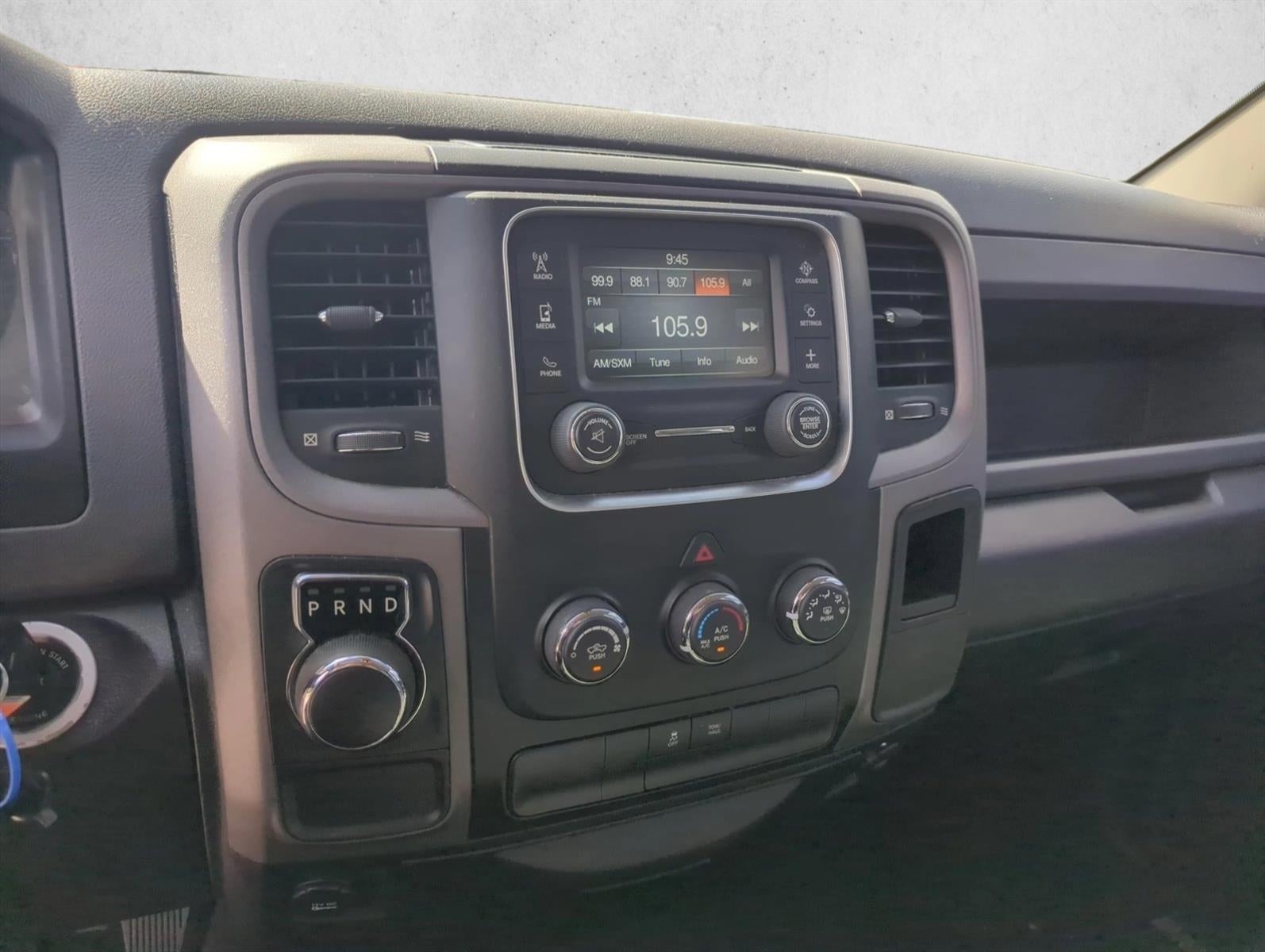 2018 RAM 1500 Express 4x2 Crew Cab 5'7" Box