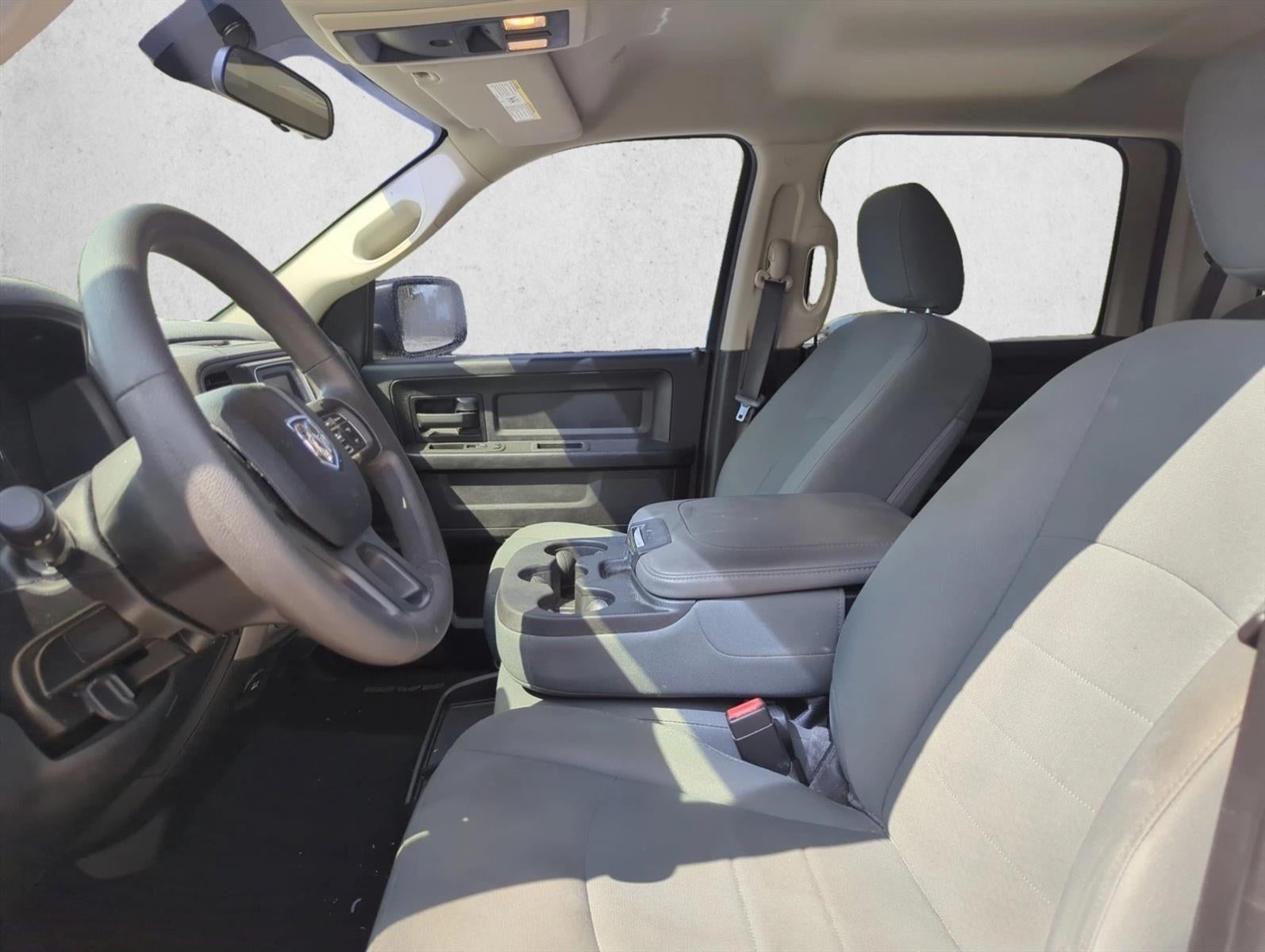 2018 RAM 1500 Express 4x2 Crew Cab 5'7" Box