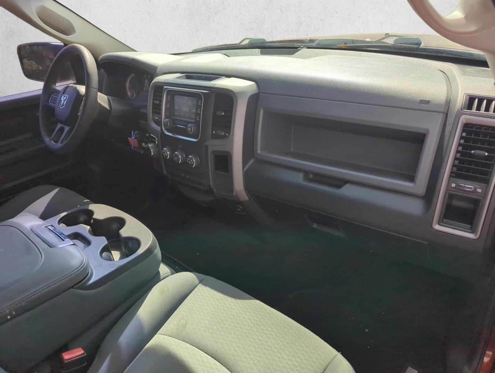 2018 RAM 1500 Express 4x2 Crew Cab 5'7" Box