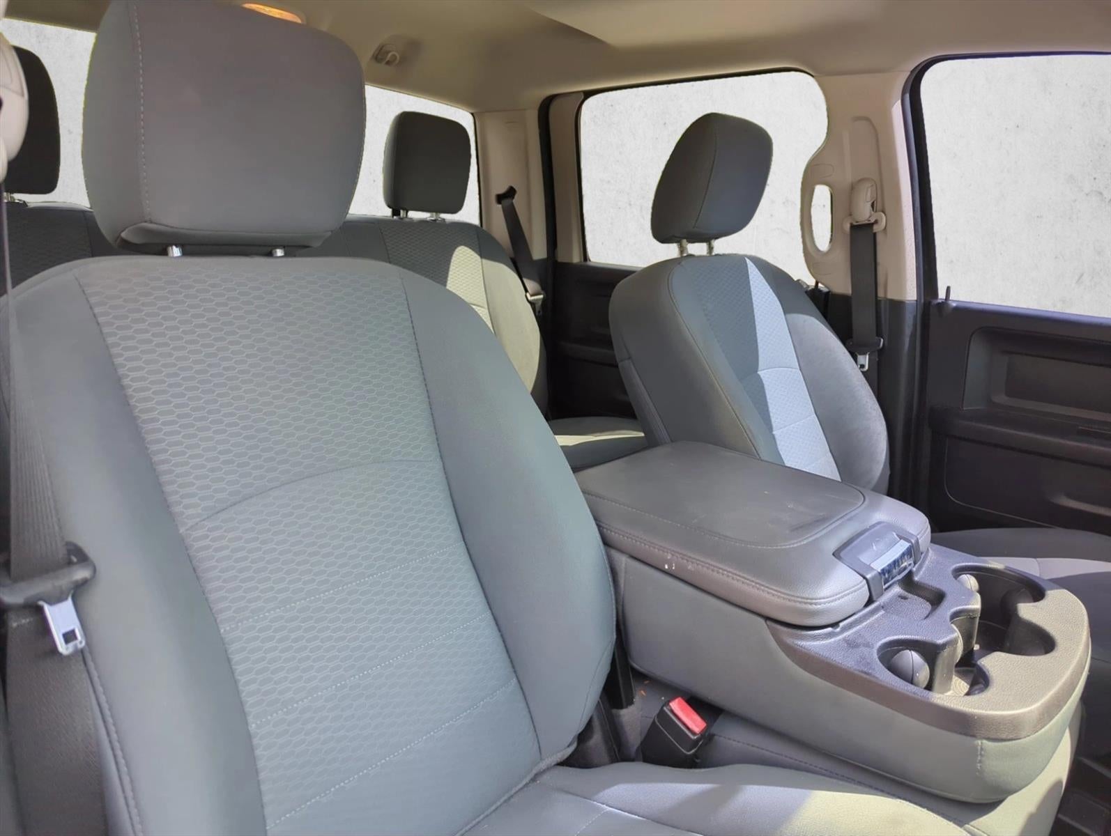 2018 RAM 1500 Express 4x2 Crew Cab 5'7" Box