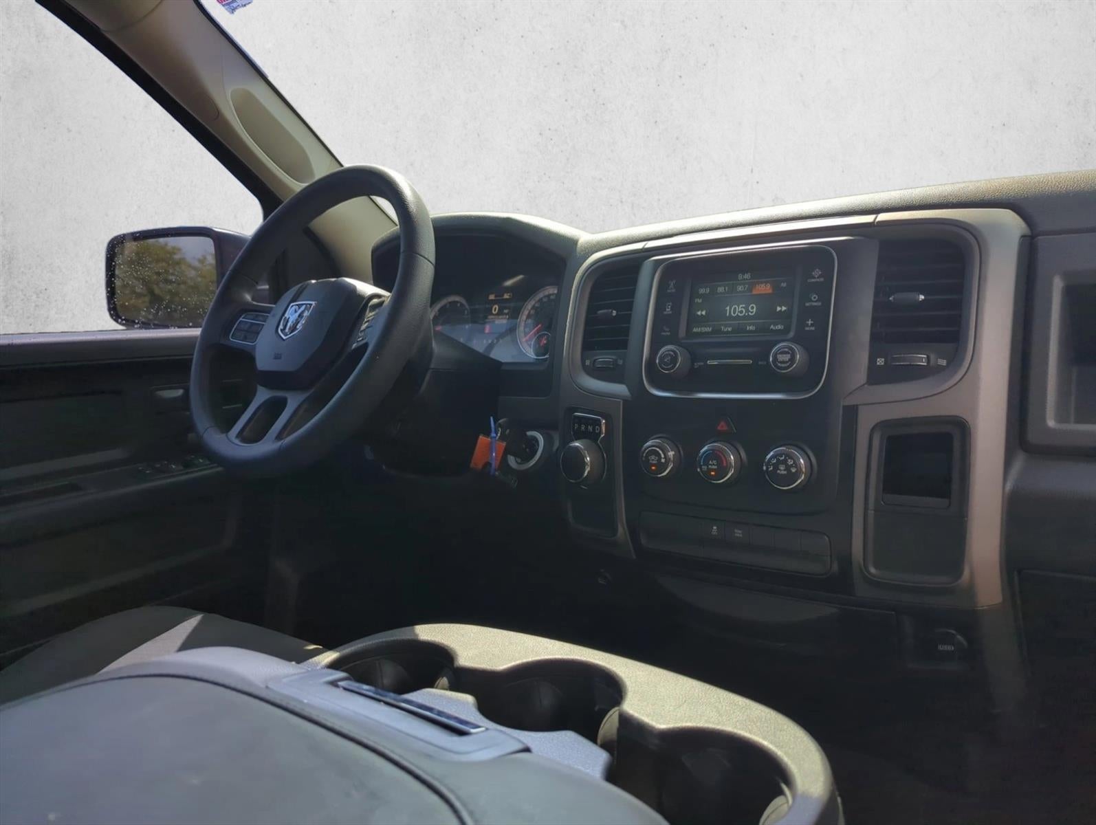 2018 RAM 1500 Express 4x2 Crew Cab 5'7" Box