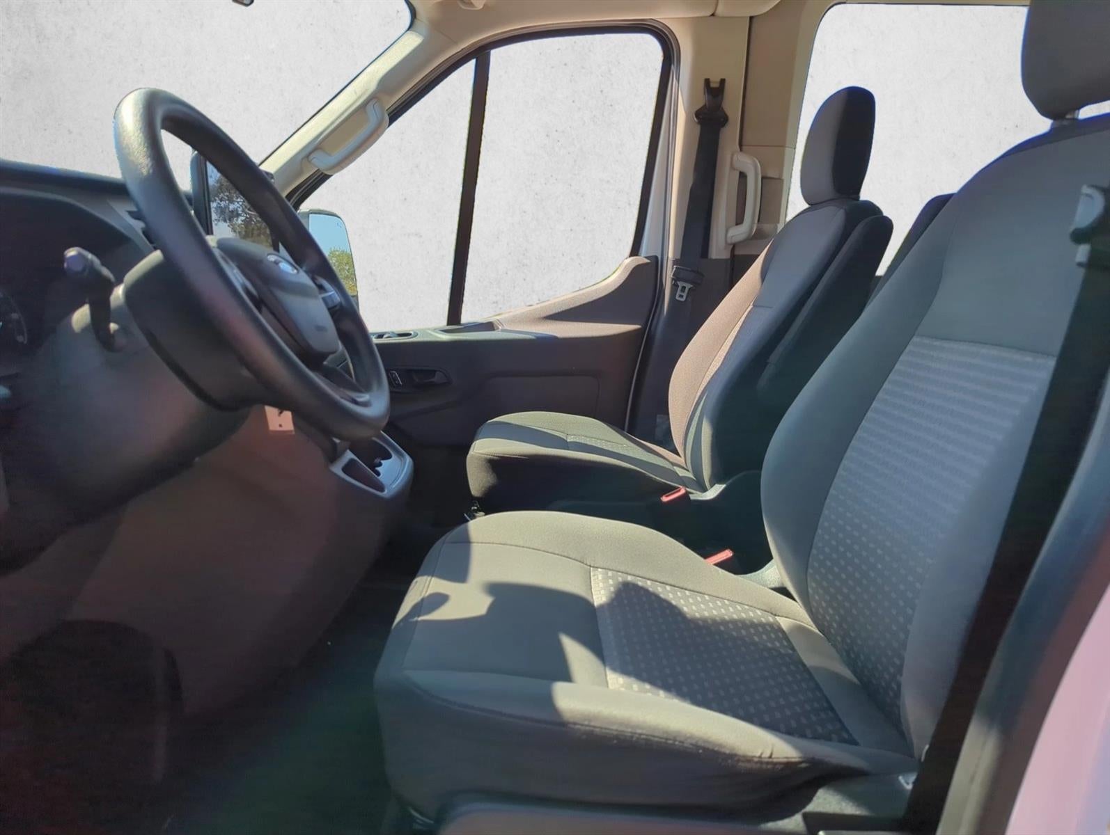 2022 Ford Transit Passenger Wagon T-350 148" Med Roof XLT RWD