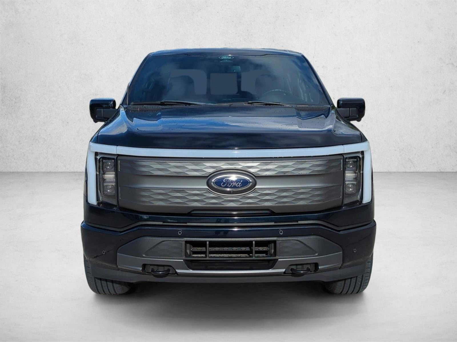 2022 Ford F-150 Lightning LARIAT 4WD SuperCrew 5.5' Box