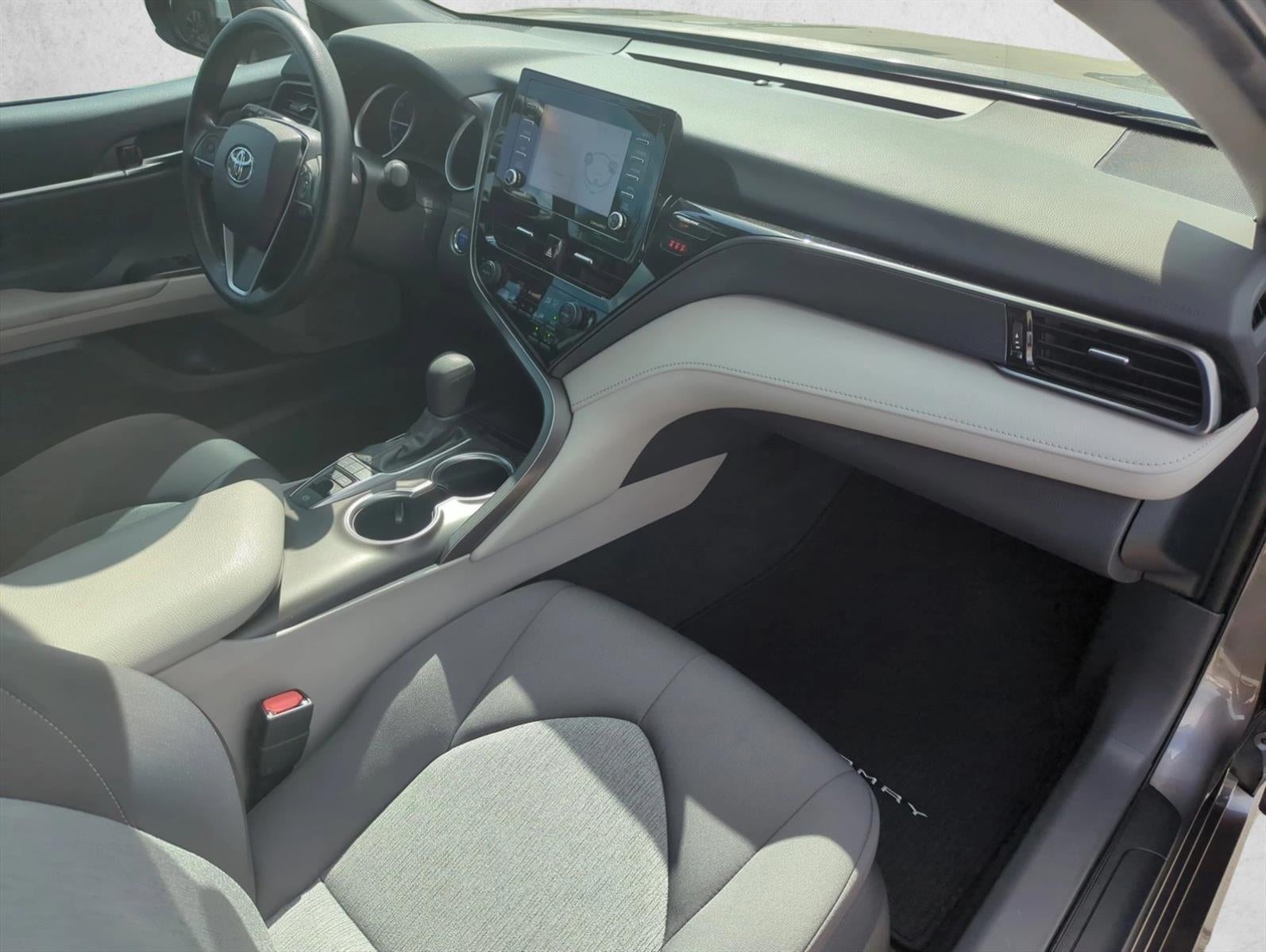 2022 Toyota Camry Hybrid LE CVT (Natl)