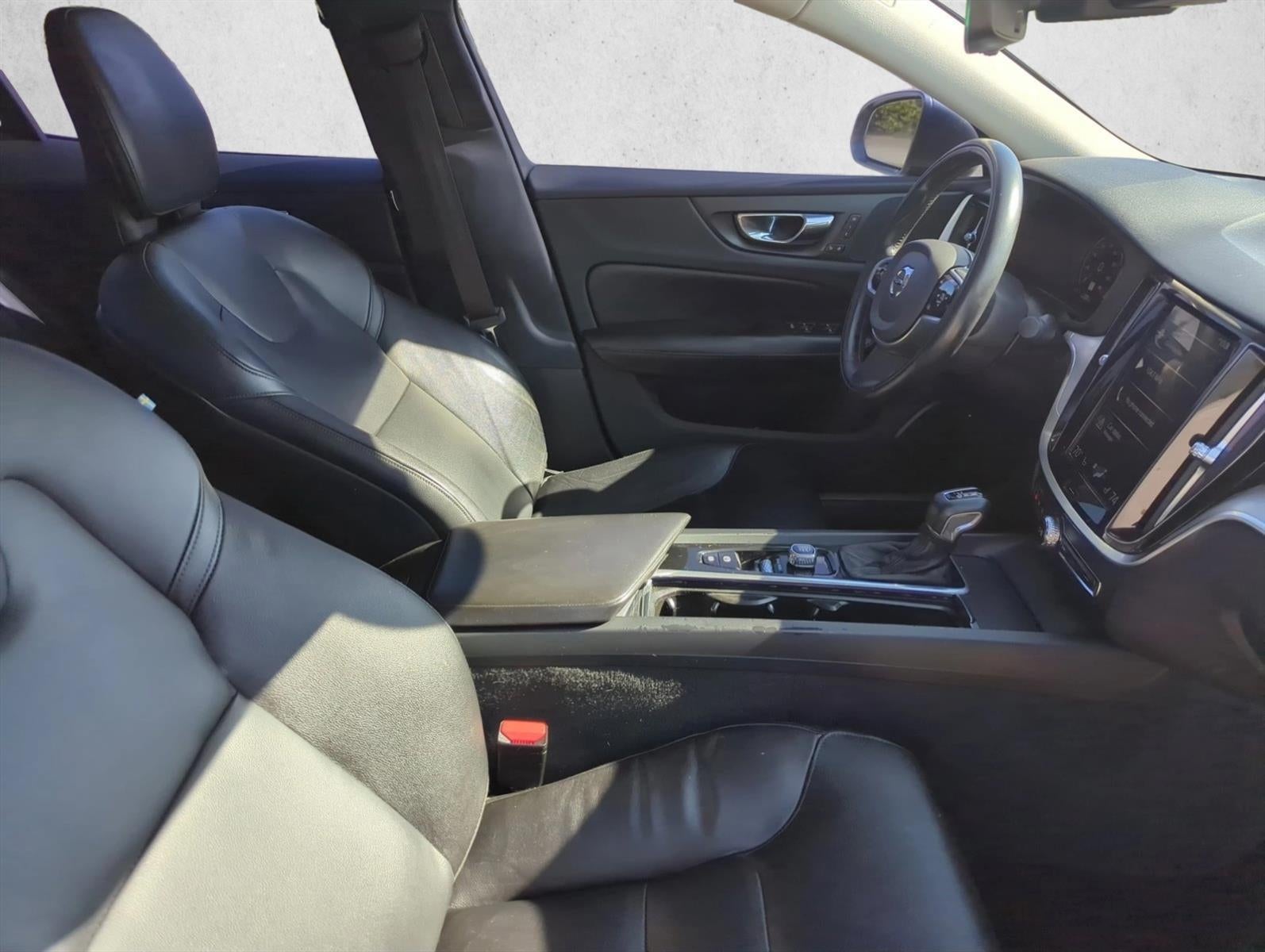 2020 Volvo S60 T6 AWD Momentum