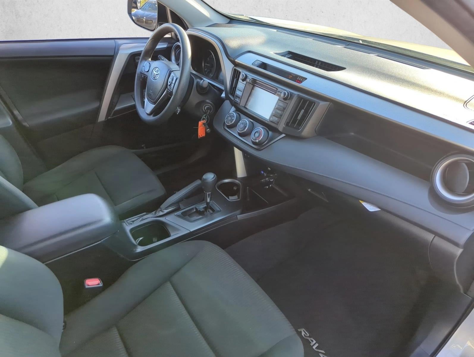 2018 Toyota RAV4 LE FWD (GS)