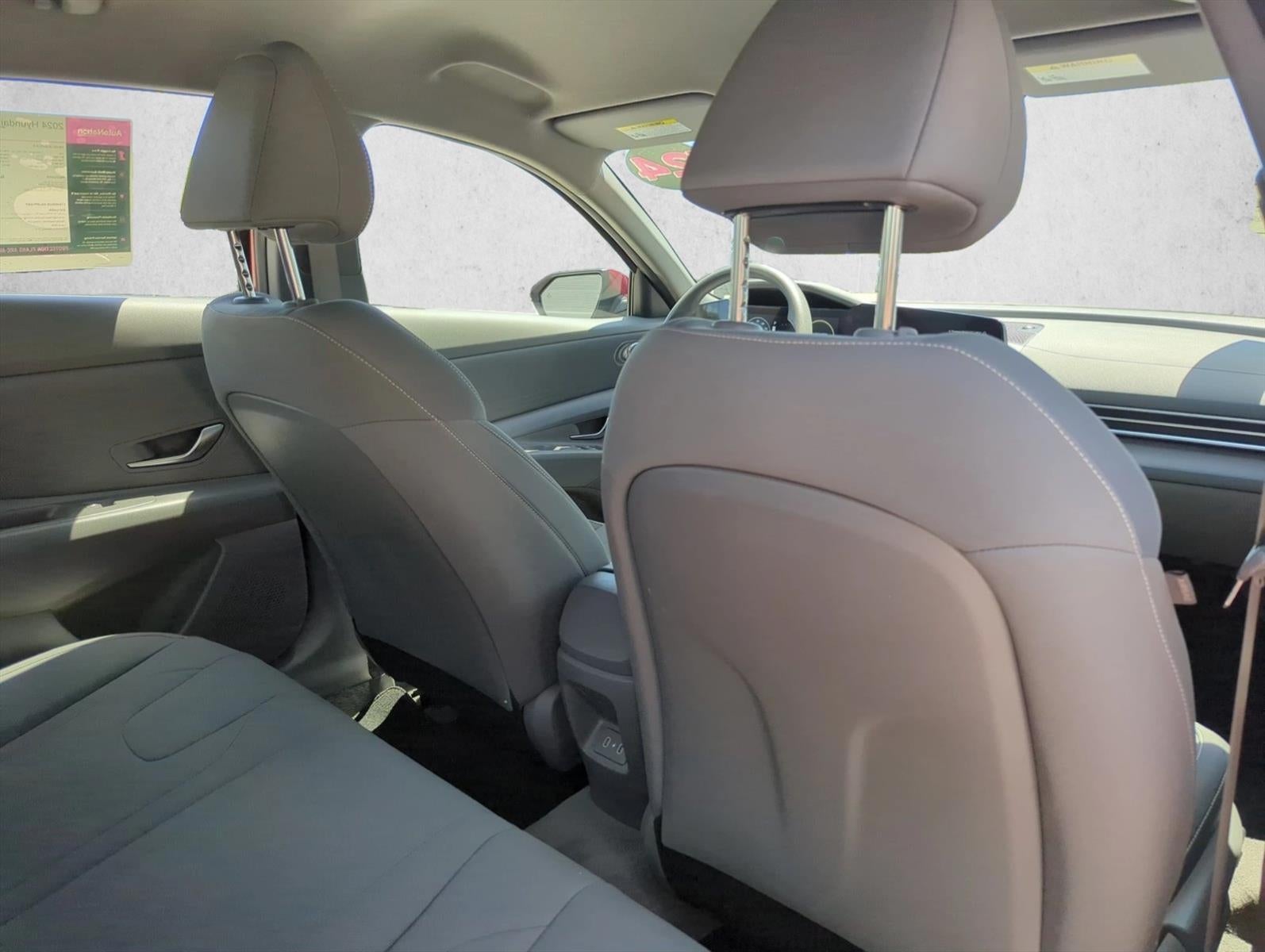 2024 Hyundai ELANTRA SEL IVT