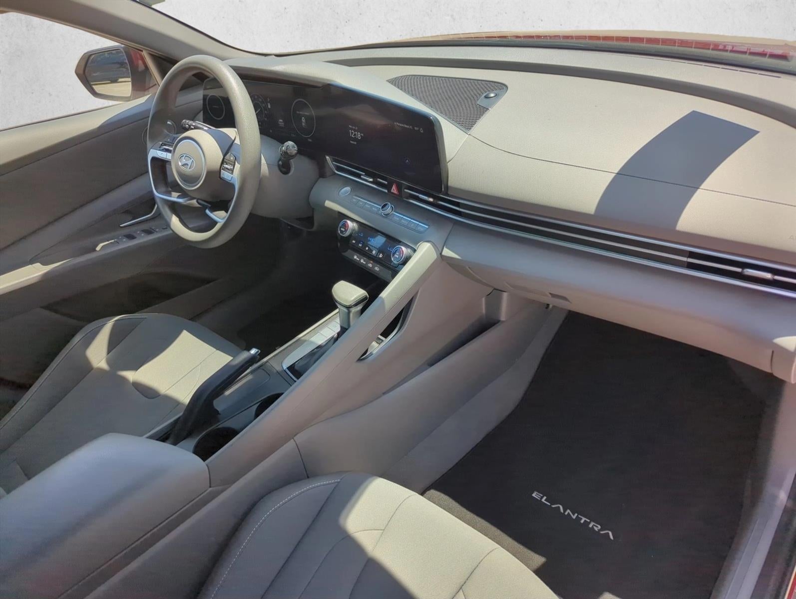 2024 Hyundai ELANTRA SEL IVT
