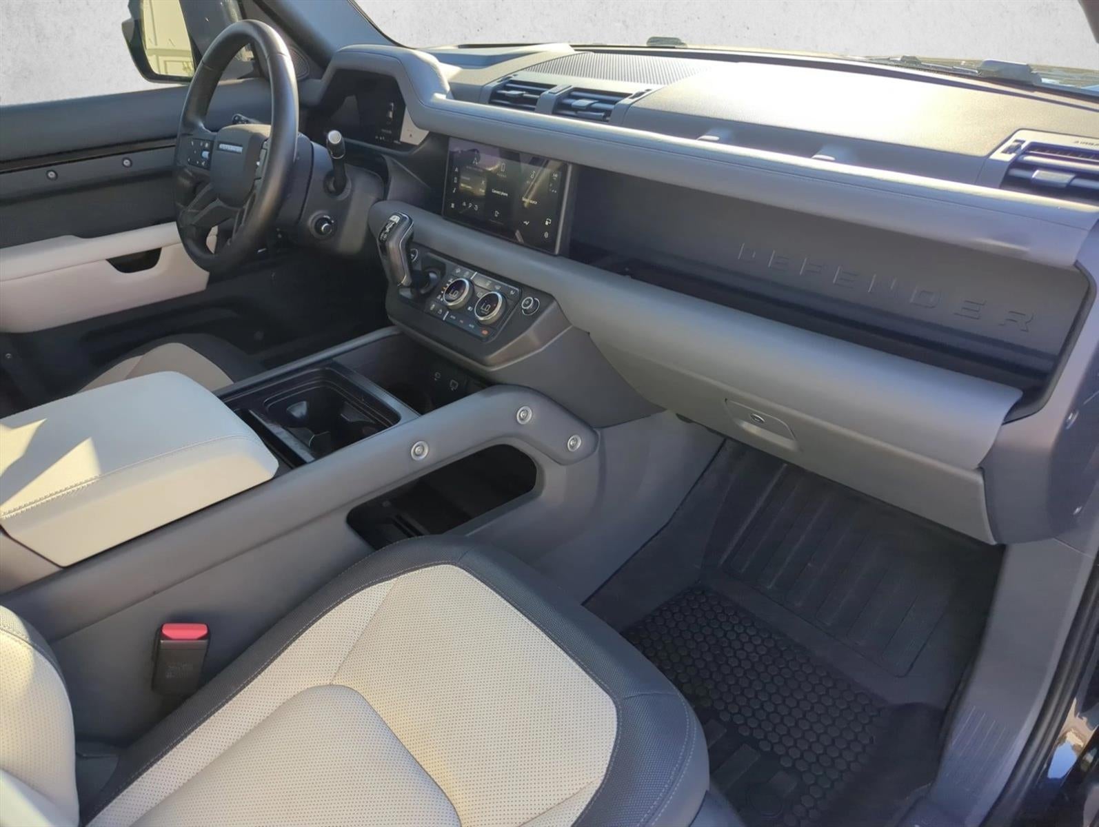 2024 Land Rover Defender 110 P400 X-Dynamic SE