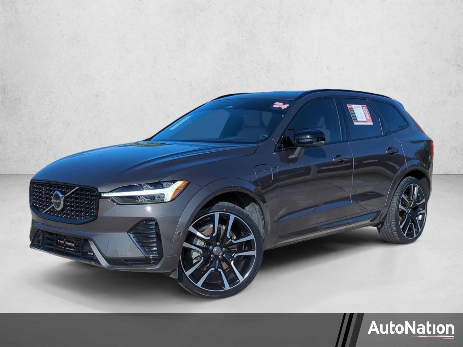 2024 Volvo XC60 Recharge Plug-In Hybrid T8 eAWD PHEV Ultimate Dark Theme