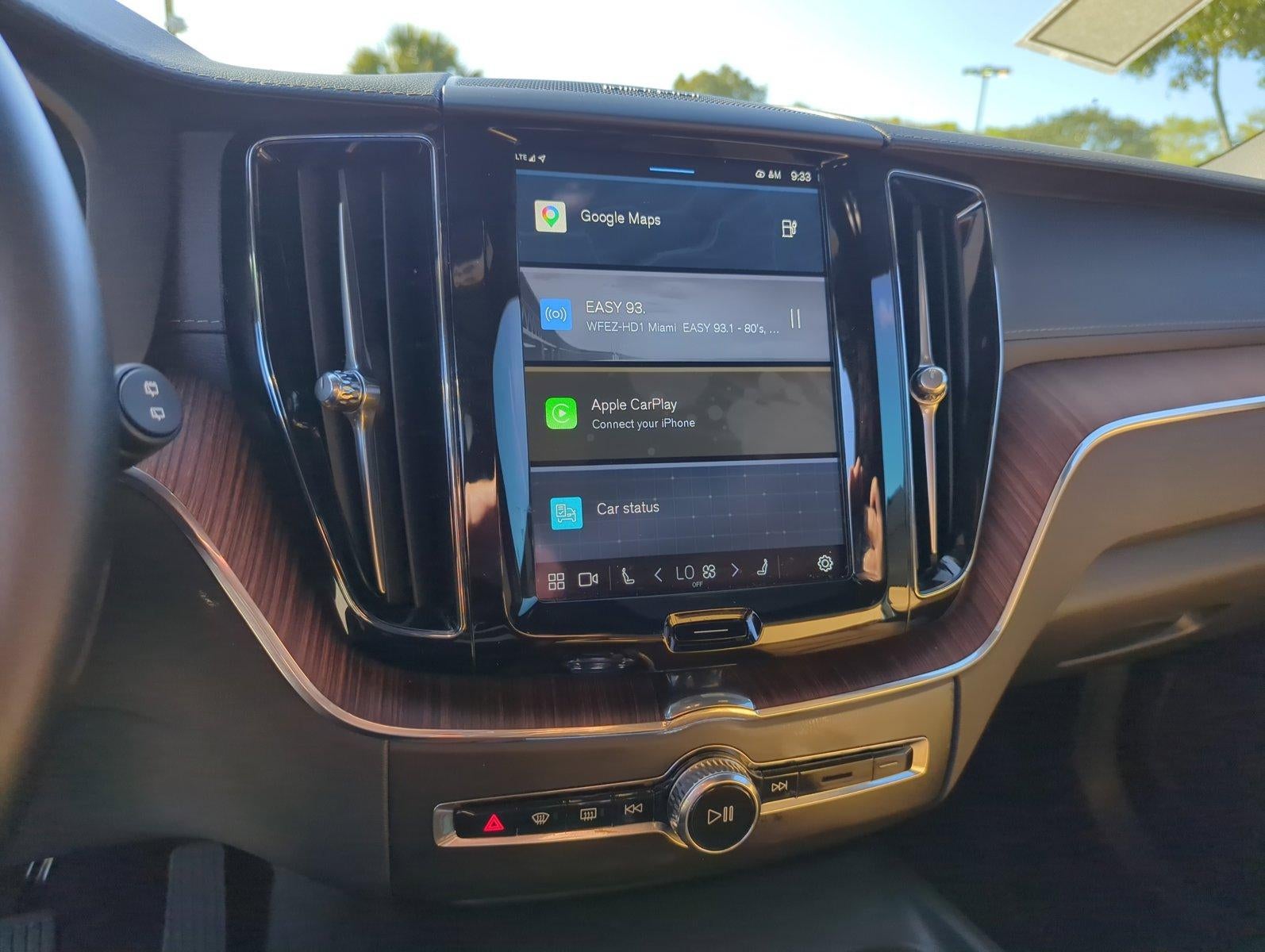 2024 Volvo XC60 Recharge Plug-In Hybrid T8 eAWD PHEV Ultimate Dark Theme