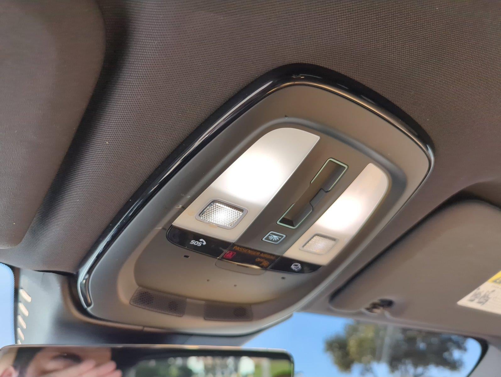 2024 Volvo XC60 Recharge Plug-In Hybrid T8 eAWD PHEV Ultimate Dark Theme