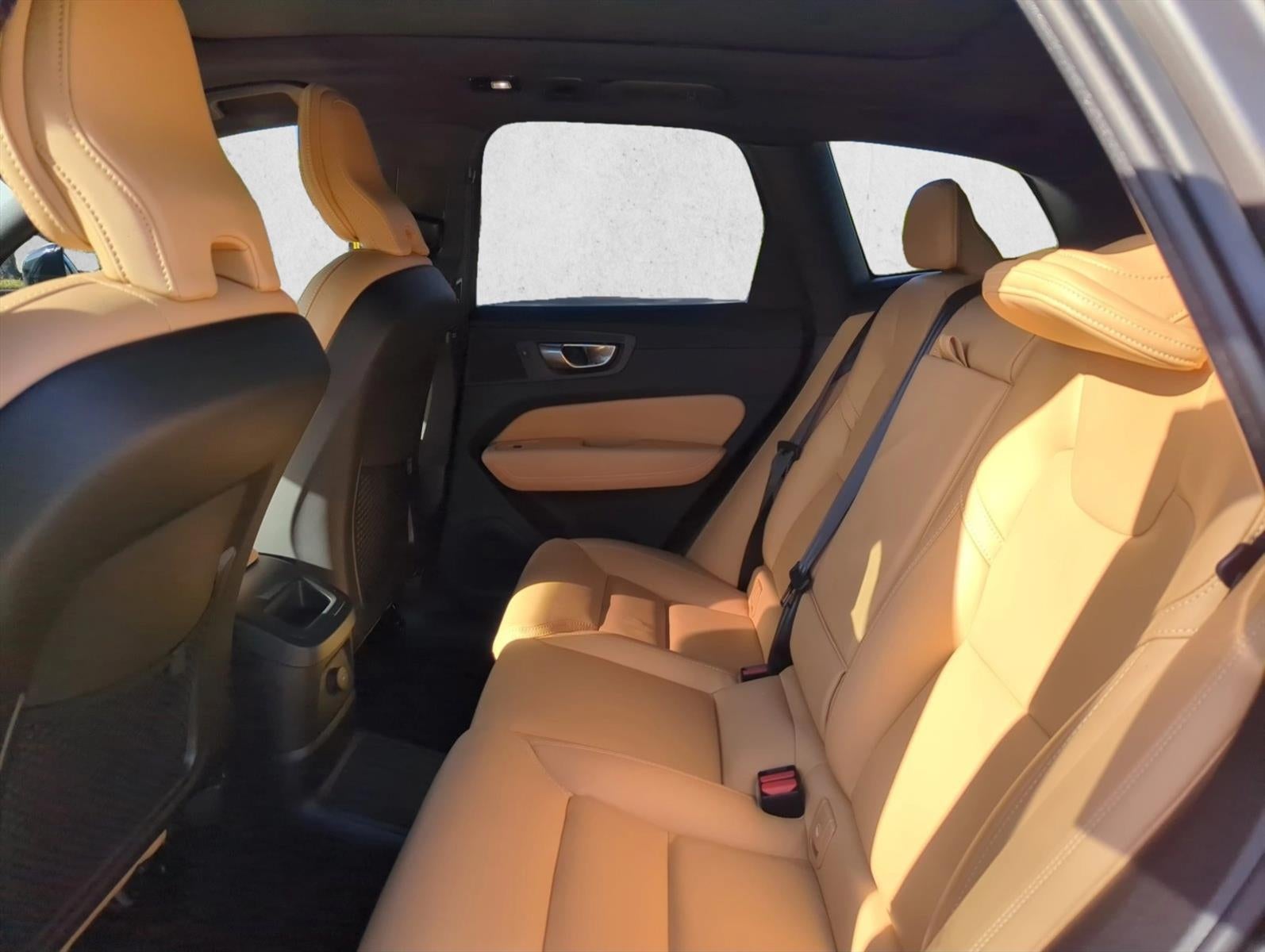 2024 Volvo XC60 Recharge Plug-In Hybrid T8 eAWD PHEV Ultimate Dark Theme