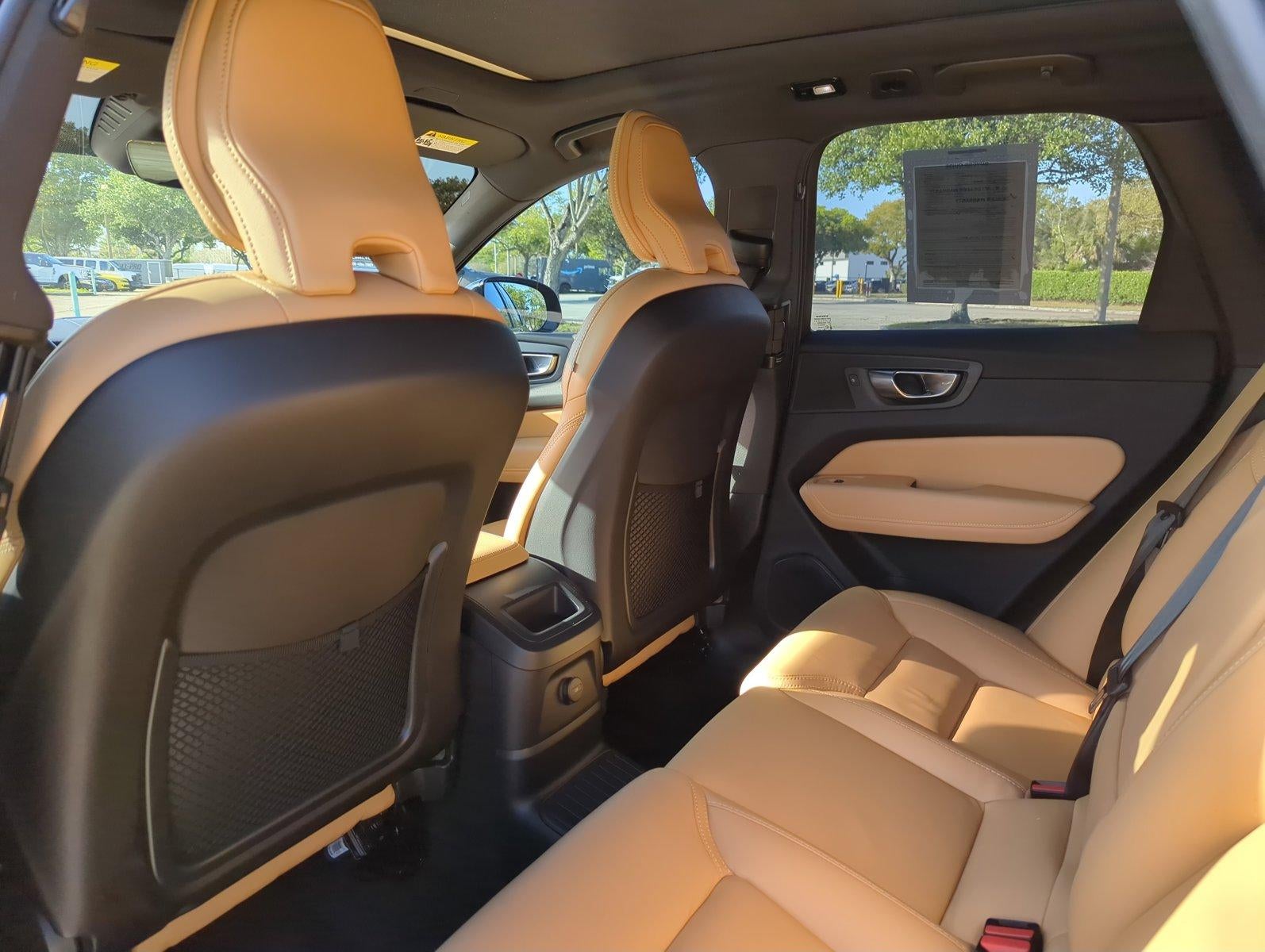 2024 Volvo XC60 Recharge Plug-In Hybrid T8 eAWD PHEV Ultimate Dark Theme