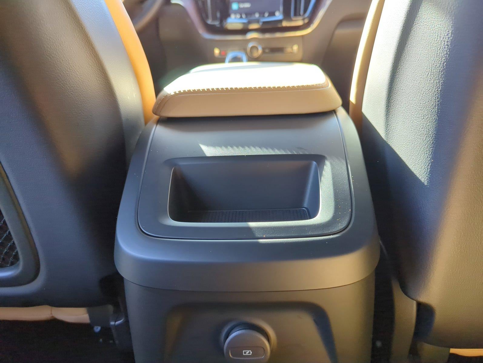 2024 Volvo XC60 Recharge Plug-In Hybrid T8 eAWD PHEV Ultimate Dark Theme