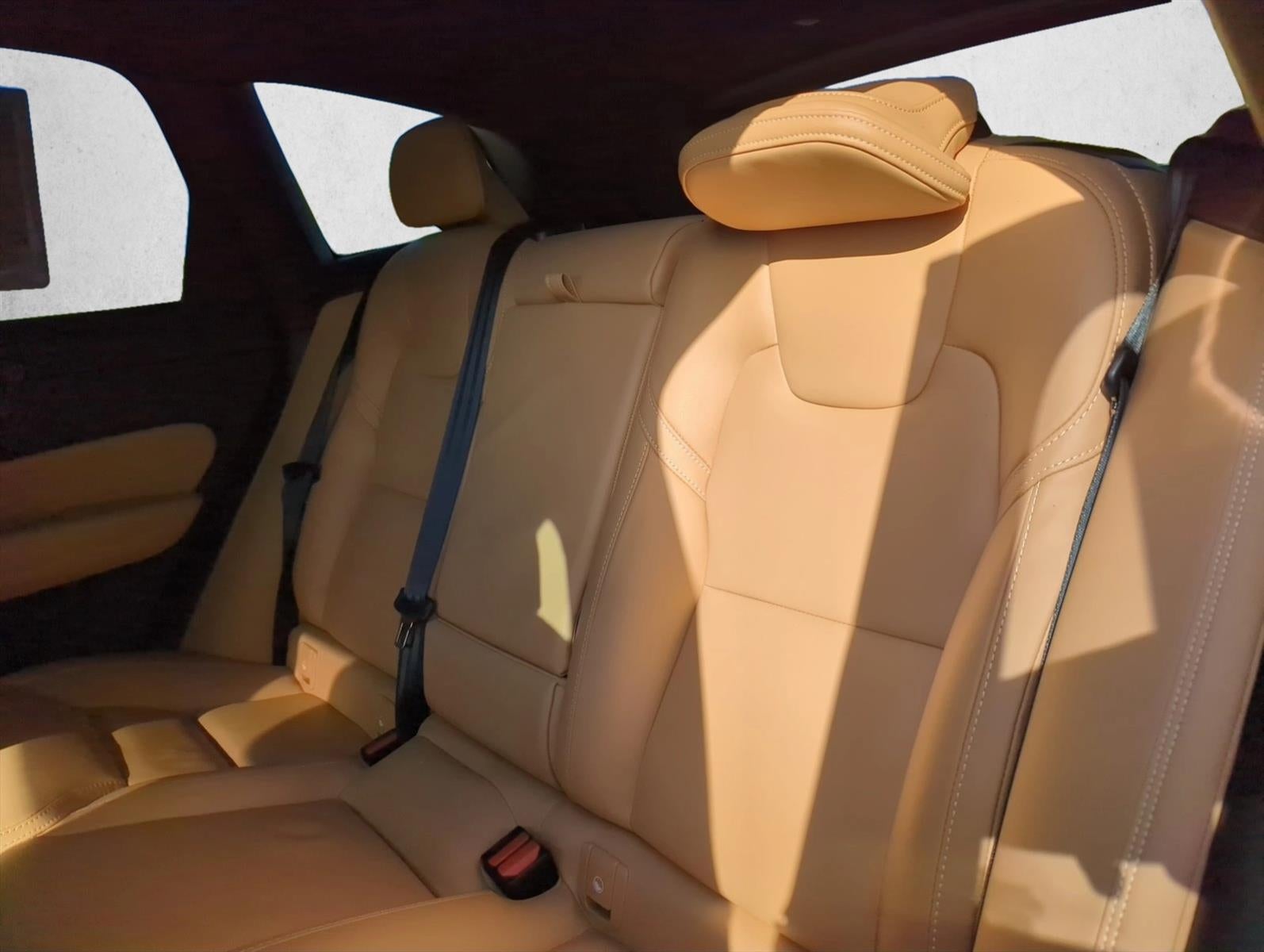 2024 Volvo XC60 Recharge Plug-In Hybrid T8 eAWD PHEV Ultimate Dark Theme