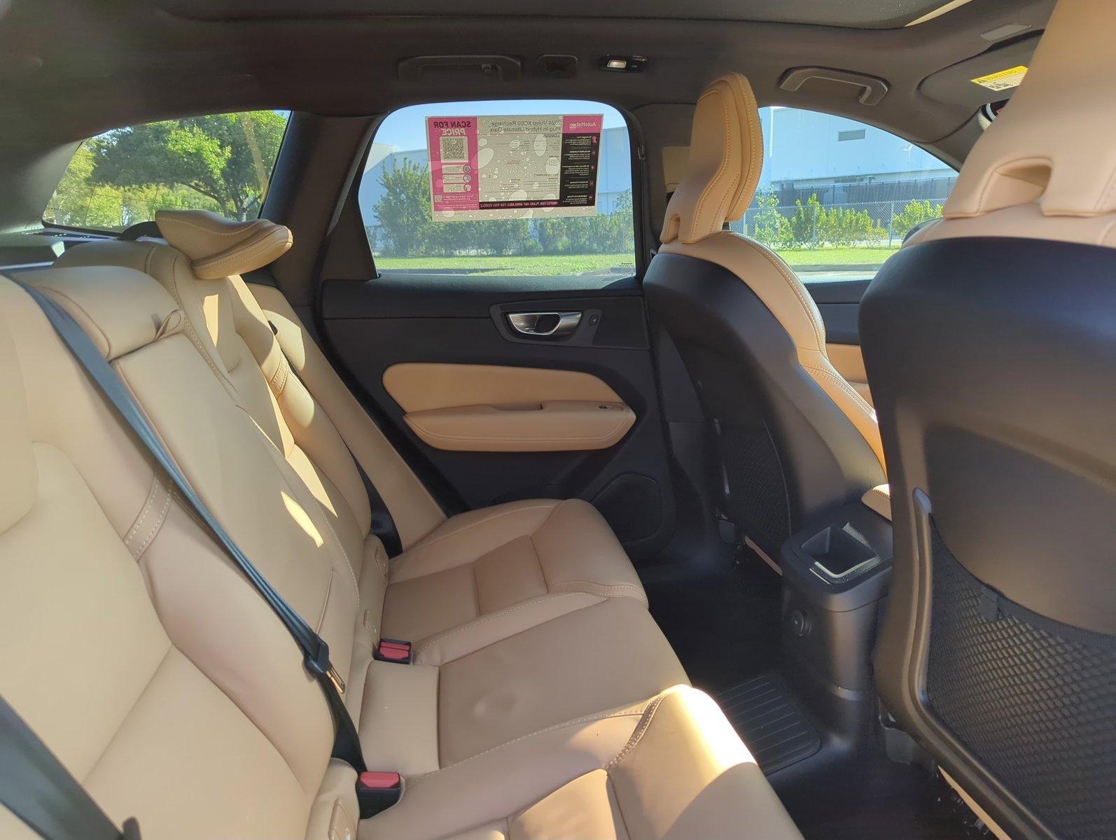 2024 Volvo XC60 Recharge Plug-In Hybrid T8 eAWD PHEV Ultimate Dark Theme