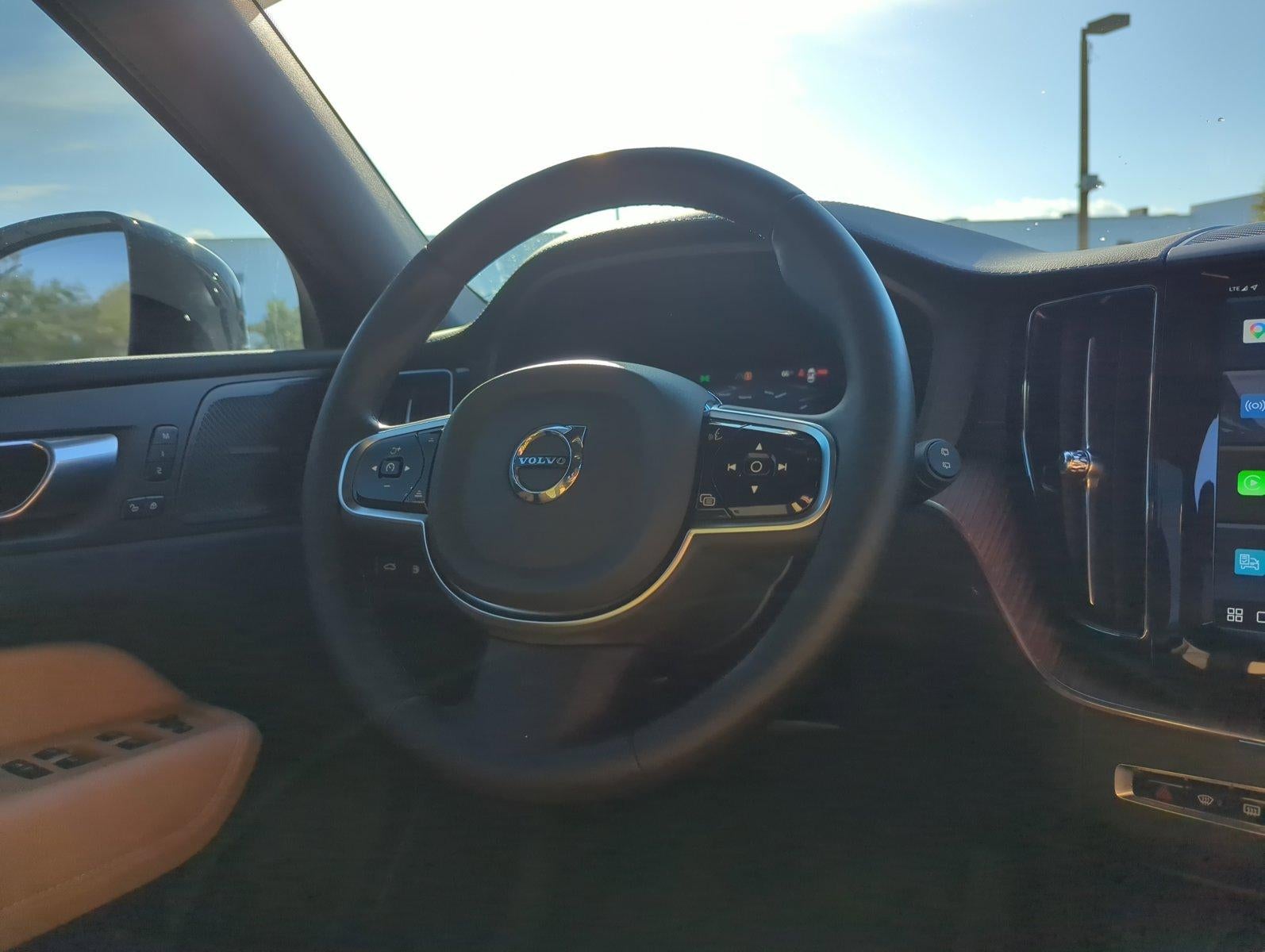 2024 Volvo XC60 Recharge Plug-In Hybrid T8 eAWD PHEV Ultimate Dark Theme