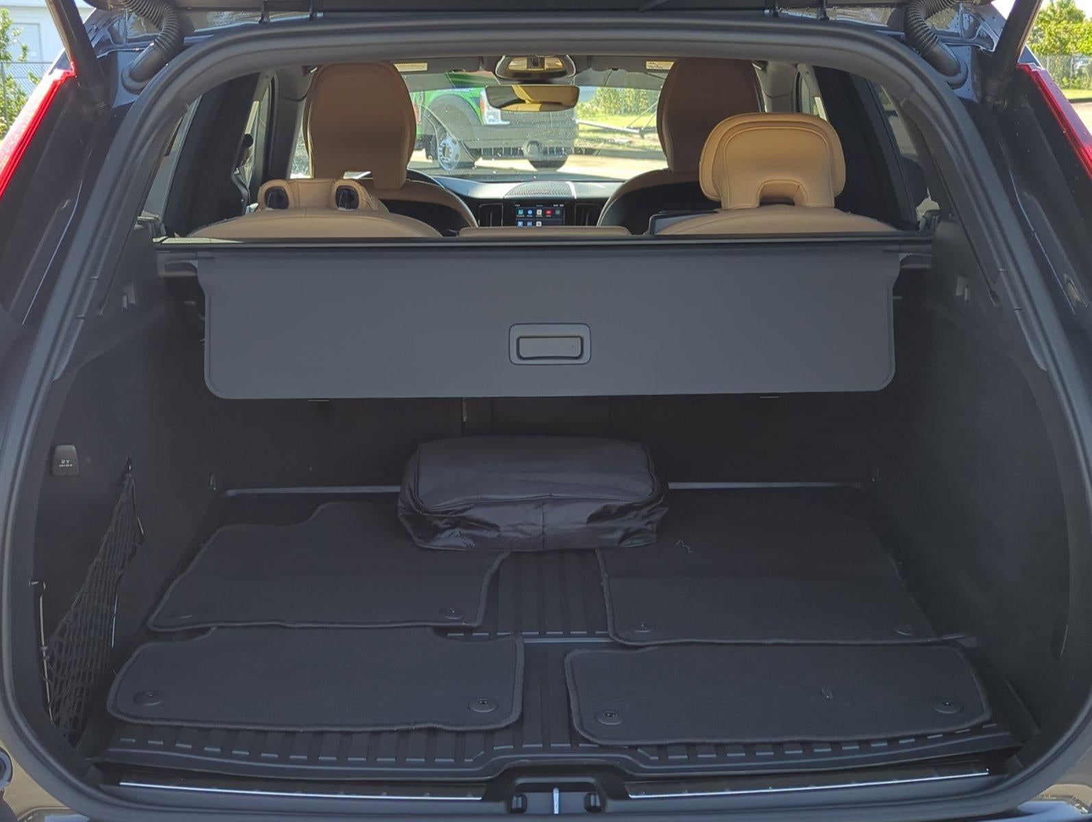 2024 Volvo XC60 Recharge Plug-In Hybrid T8 eAWD PHEV Ultimate Dark Theme