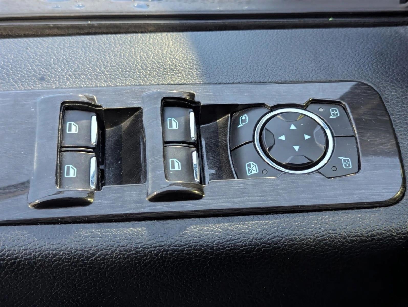 2016 Ford F-150 2WD SuperCrew 5-1/2 Ft Box Lariat